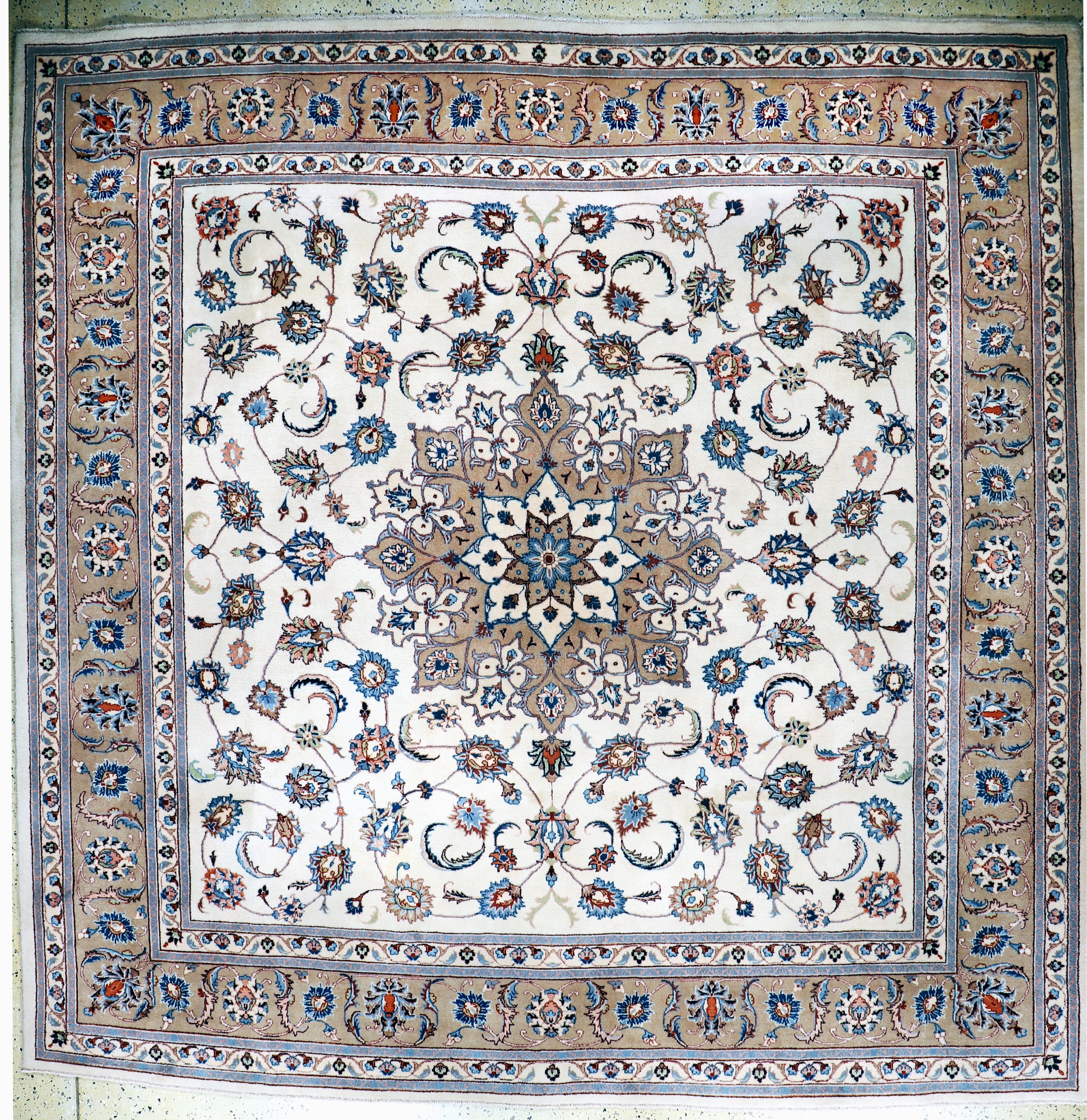 Image 27132964 - Kaschmar, Persien, Ende 20.Jhd, Wolle auf Baumwolle, ca. 300 x 300 cm, EHZ: 1-2(kleiner ...