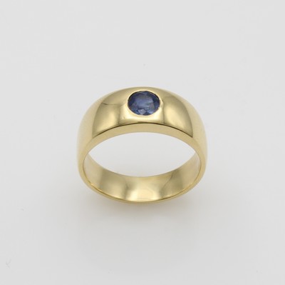 27132966a - Massiver Herrenring mit Saphir, GG 750/000, rundfacett. Saphir ca. 1 ct, RW ca. 67 ...