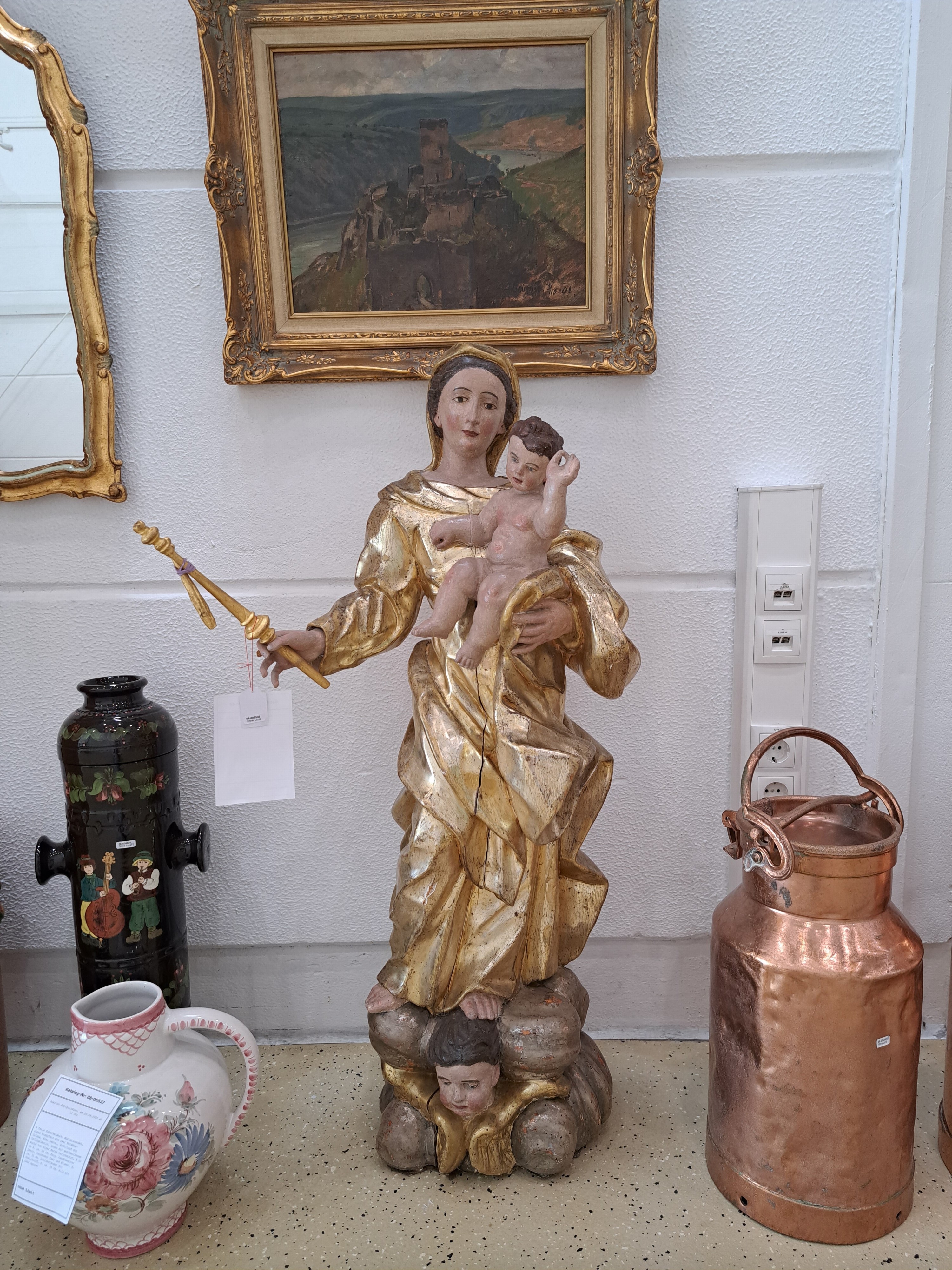 Detail a: Bildschnitzerei Muttergottes, ausgehendes 18 .Jh., vollplastisch geschnitzt, sekundäre Fassung mit reicher Goldstaffage, restauriert, Zepter und ...
