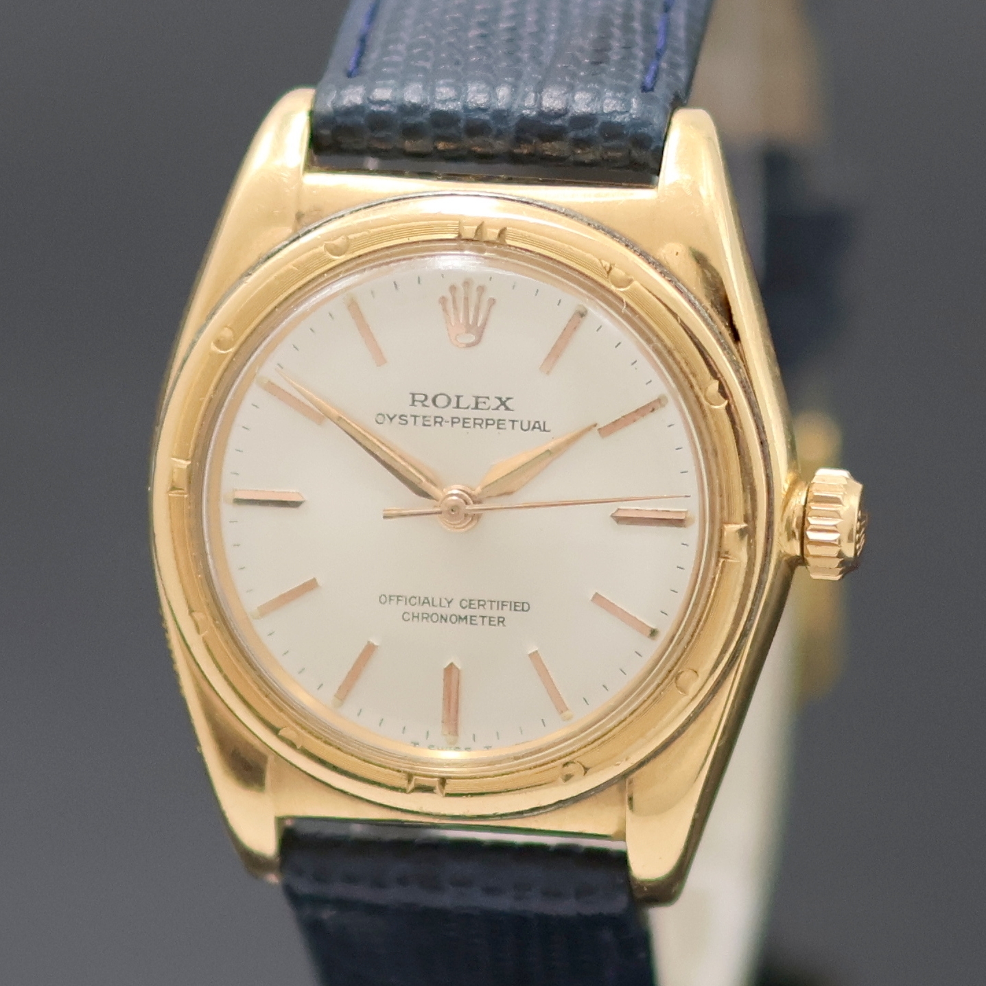 Detail a: ROLEX Bubble-Back Armbanduhr in RoseG 750/000 Referenz 3372, Schweiz um 1945, Automatik, Oystergeh. m. Index-Lünette, verschr. Boden, verschr. Krone ...
