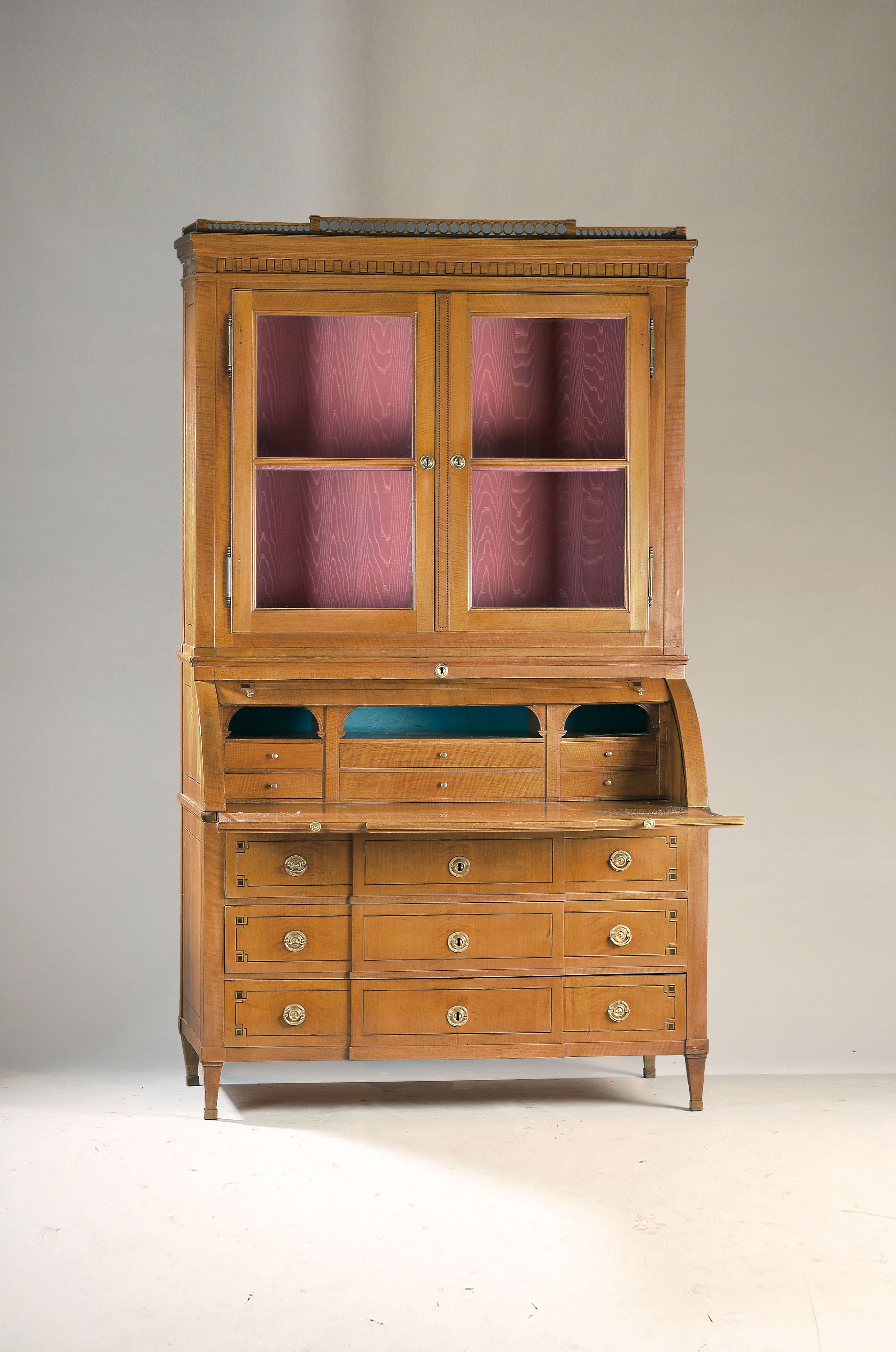 Image 27133364 - Louis-Seize Zylinder-Bureau, Frankreich, um 1780, Nußbaumfurnier, Aufsatz zweitürig ...