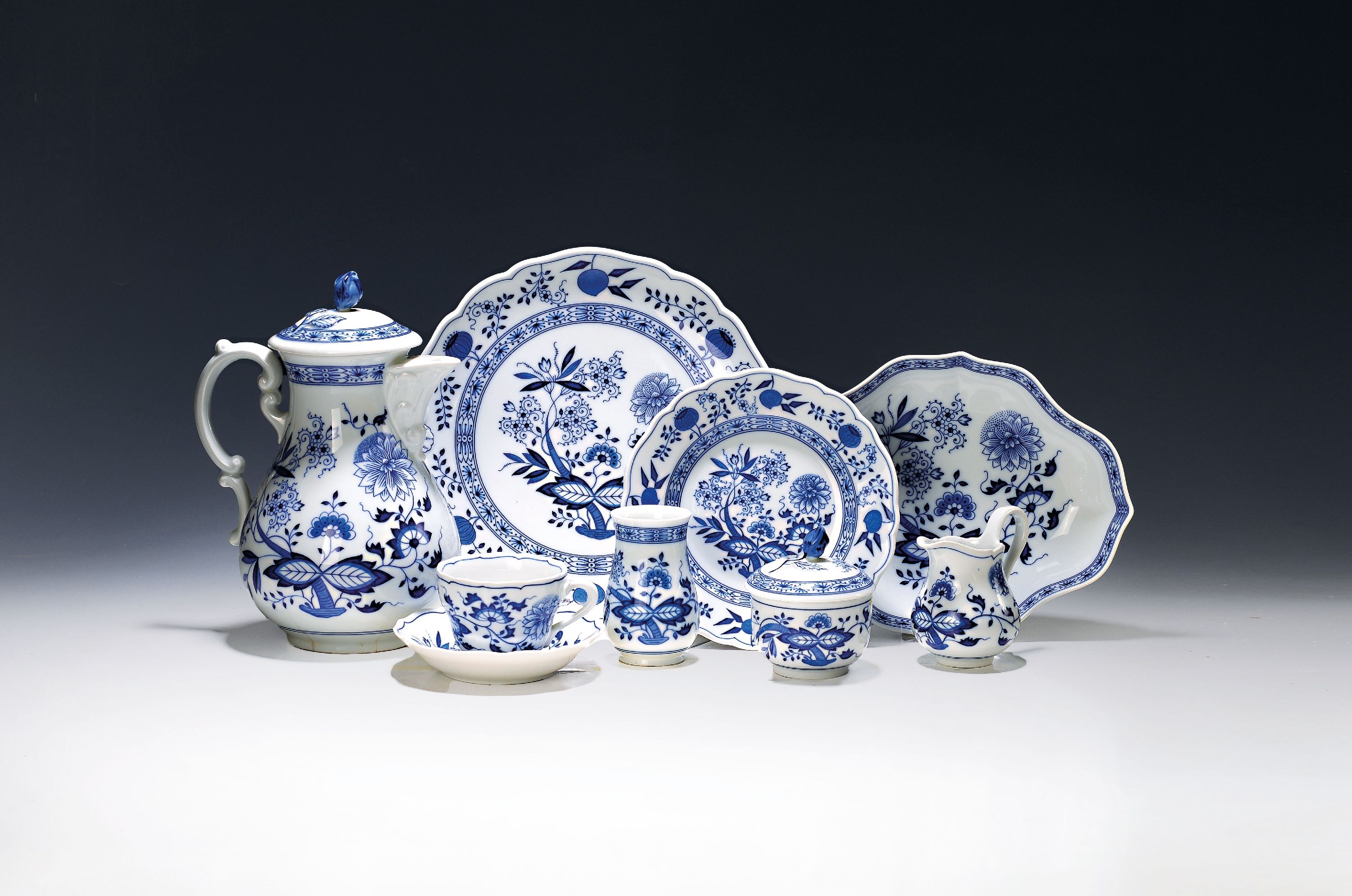 Image 27133376 - Kaffeeservice Zwiebelmuster, Hutschenreuther, 20.Jh., Porzellan, unterglasurblauer Dekor ...