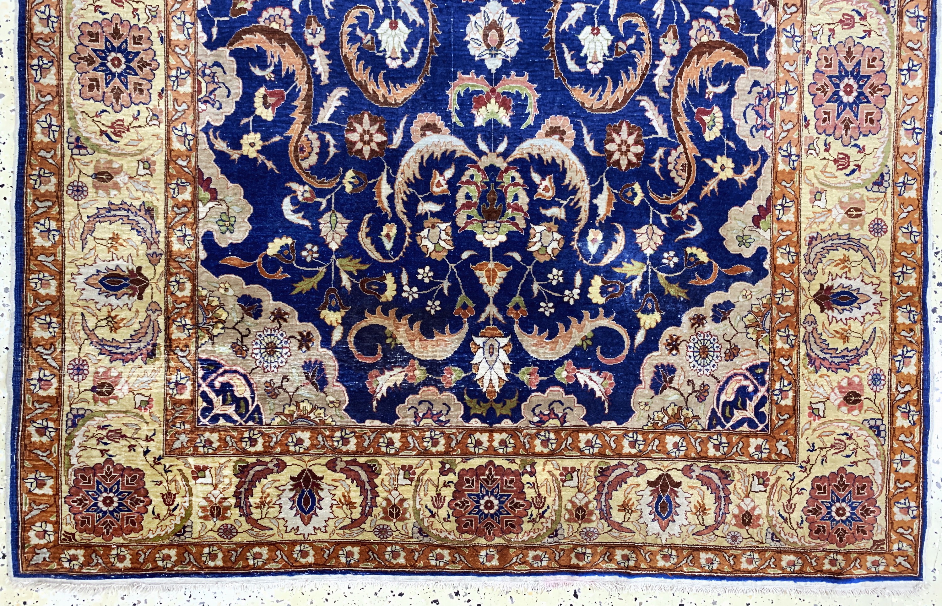 Detail a: Hereke Seide fein, Türkei, Mitte 20.Jhd., reine Naturseide, ca. 196 x 131 cm, EHZ: 3