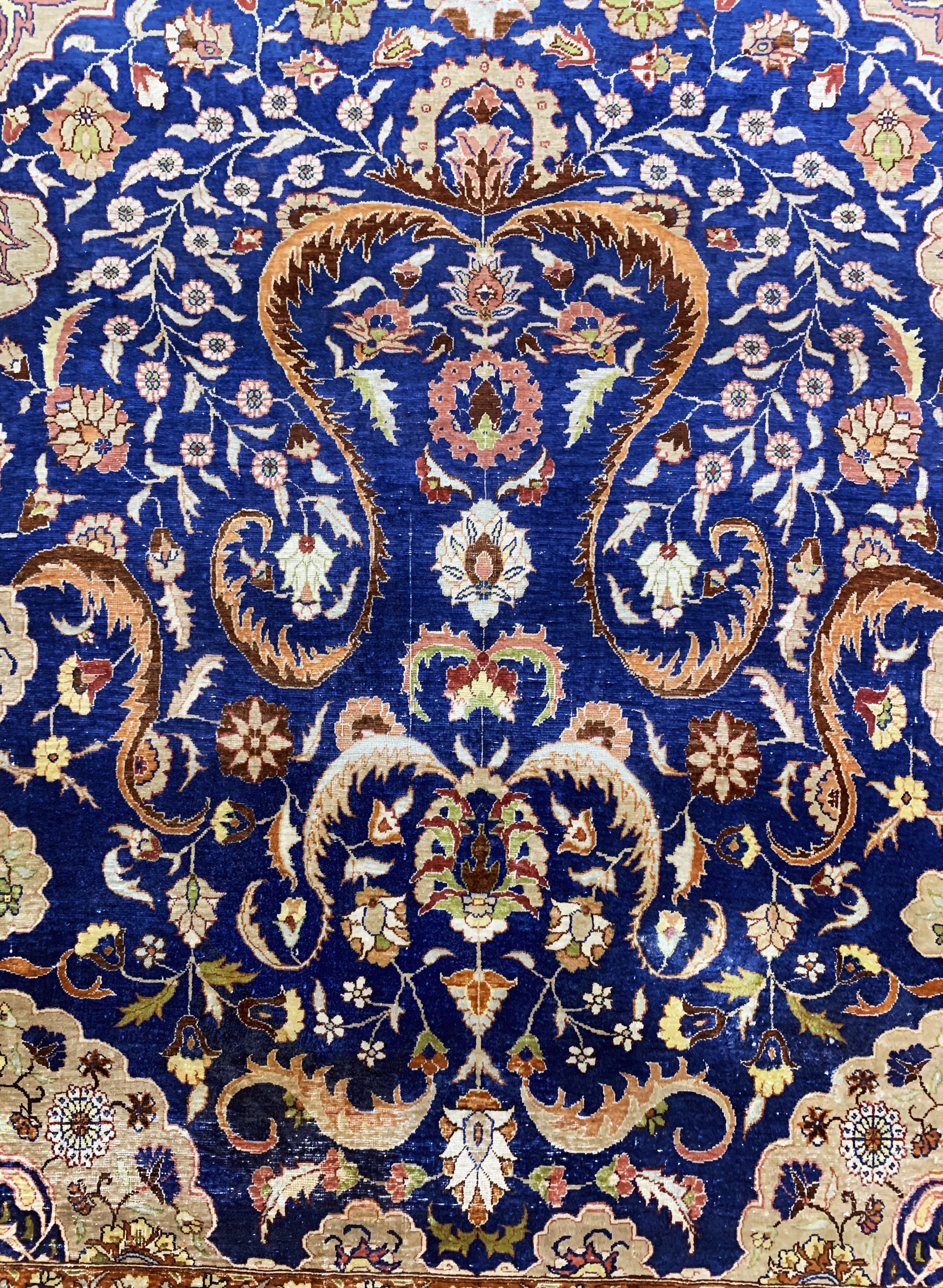 Detail d: Hereke Seide fein, Türkei, Mitte 20.Jhd., reine Naturseide, ca. 196 x 131 cm, EHZ: 3
