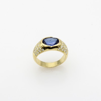 27133316a - Ring mit Saphir und Brillanten, GG 750/000, Brill. zus. ca. 0.50 ct feines Weiß/si, ...