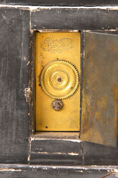 27133324a - Sog. Vorderzappler, Barock, Augsburg um 1700 , Holzgehäuse, schwarz gefasst und ...