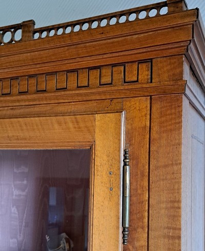 27133364b - Louis-Seize Zylinder-Bureau, mitteldeutsch, wohl Thüringen, um 1780, Nußbaumfurnier, ...