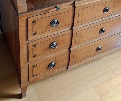 27133364d - Louis-Seize Zylinder-Bureau, mitteldeutsch, wohl Thüringen, um 1780, Nußbaumfurnier, ...