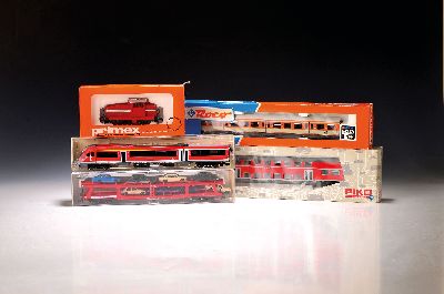 27133375a - Konvolut Modelleisenbahnen Spur H0, u.a. Primex, Fleischmann, Roco, überwiegend Wägen , ...