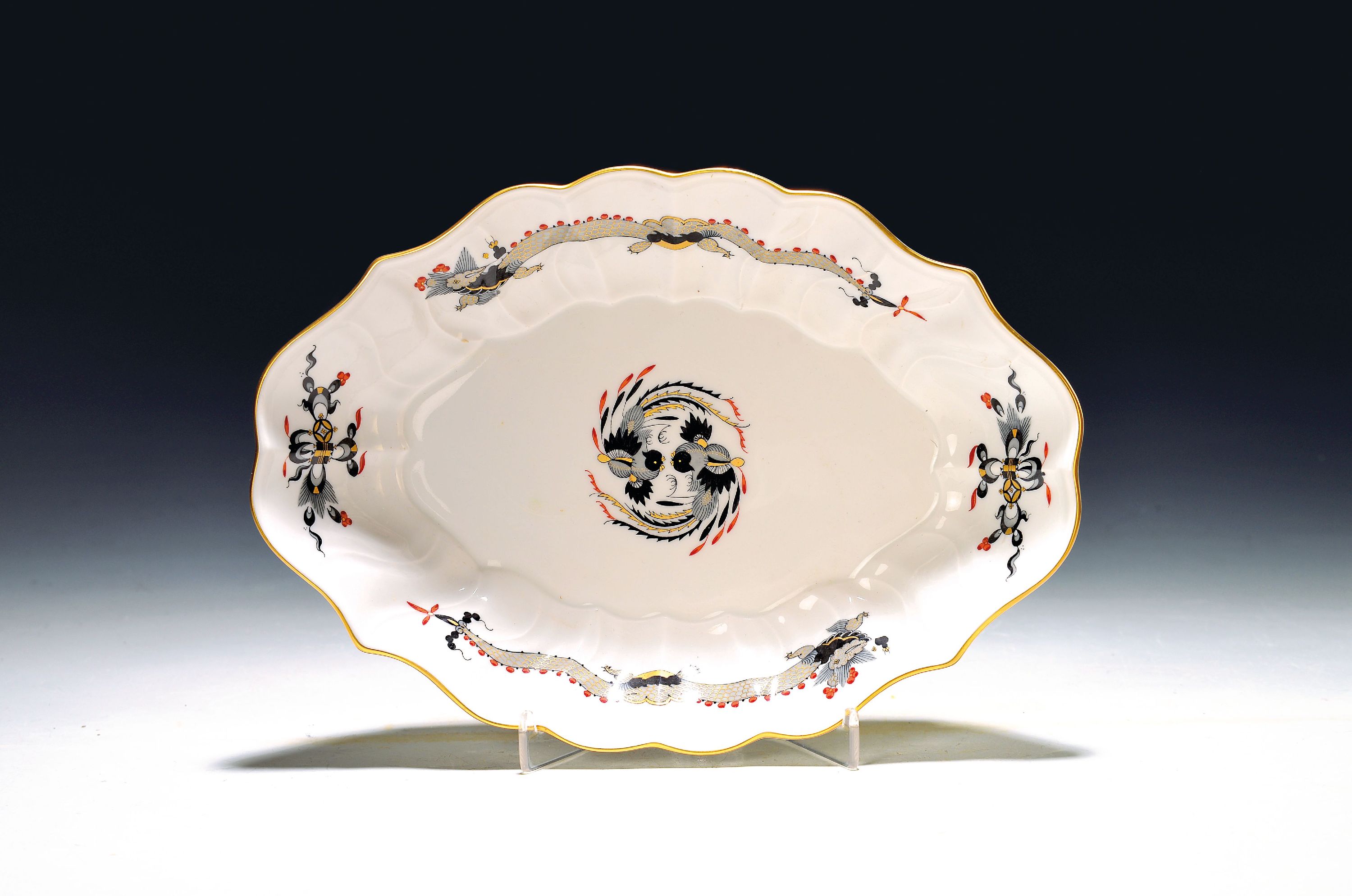 Image 27133542 - Ovale Schale, Meissen, 1970er Jahre, 1. Wahl, Dekor schwarzer Hofdrache goldschattiert, ...