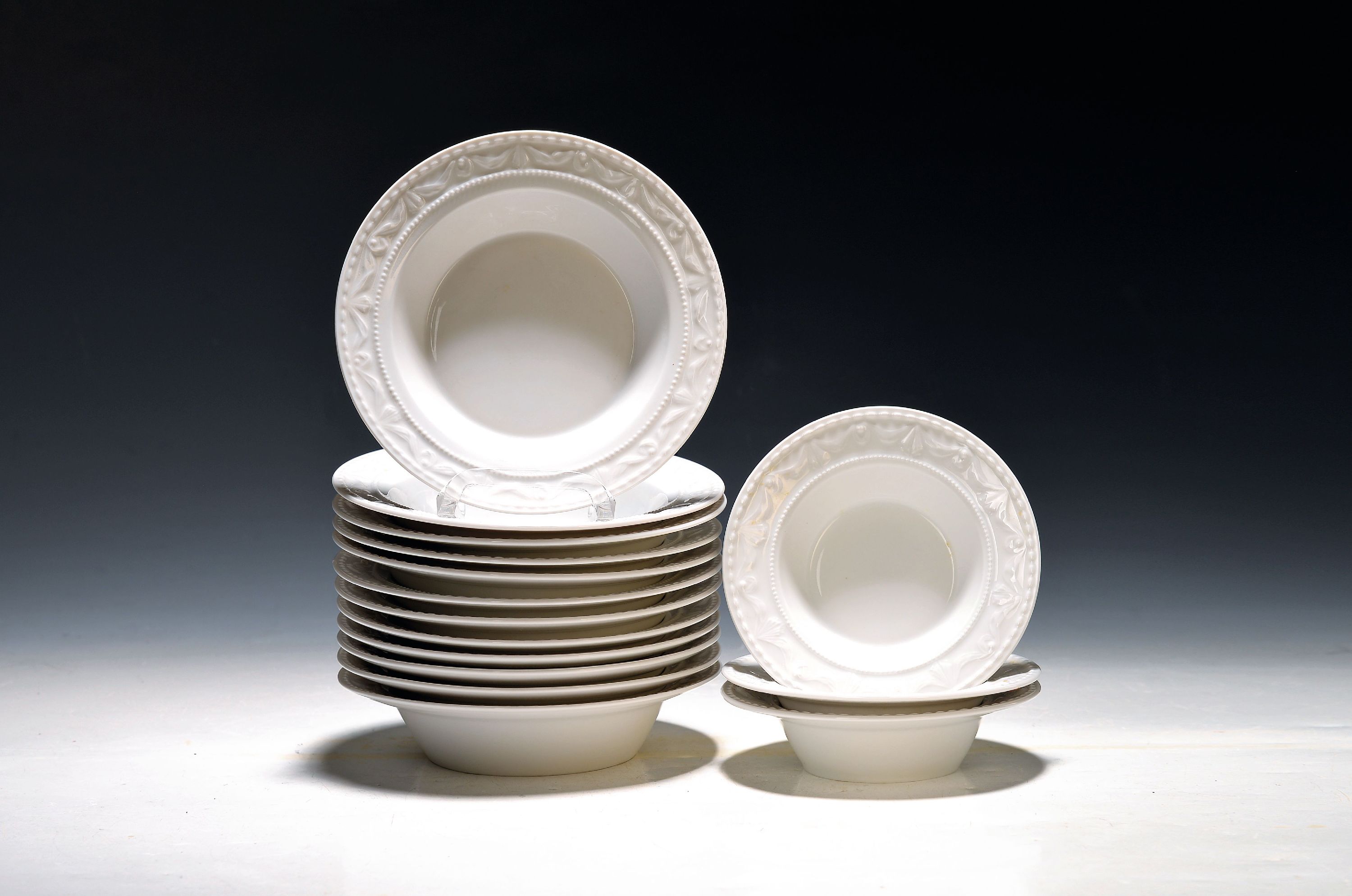 Image 27133556 - 15 Kompott- oder Salatschälchen, KPM Berlin, Modell Kurland, weiß, 12x H. 3.5cm, D. ...