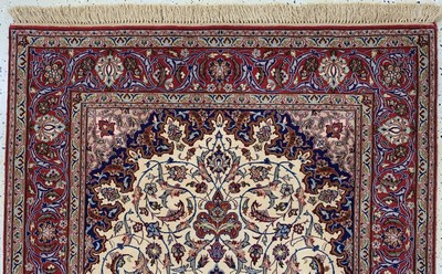27133575a - Esfahan fein, Persien, Mitte 20.Jhd, Korkwolle mit und auf Seide, ca. 166 x 110 cm,EHZ: ...