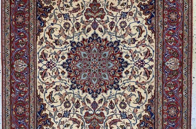 27133575b - Esfahan fein, Persien, Mitte 20.Jhd, Korkwolle mit und auf Seide, ca. 166 x 110 cm,EHZ: ...