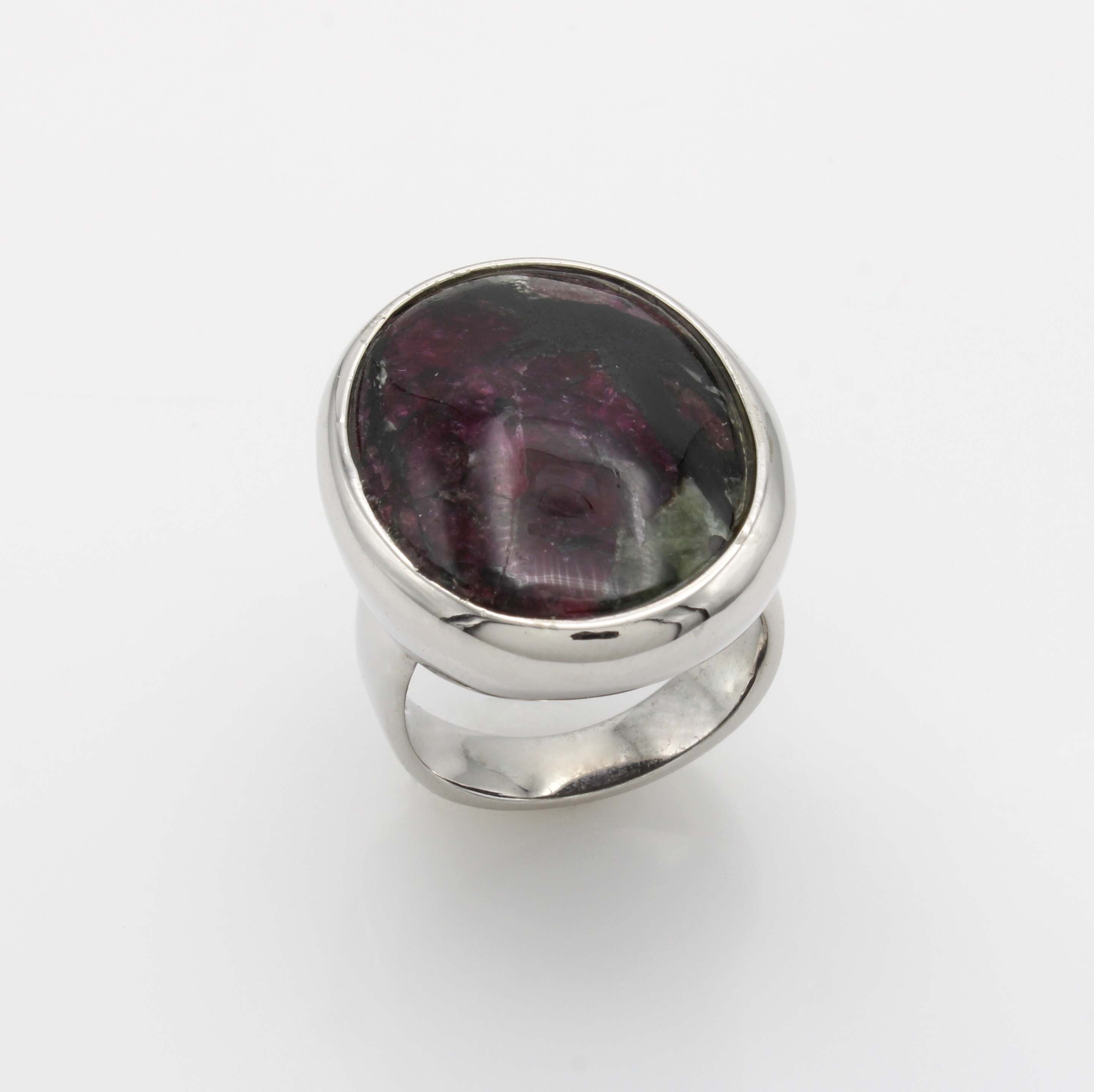 Image 27133864 - Ring mit Eudialith, 925er Silber, ovaler Eudialith in glatter Fassung, RW ca. 54