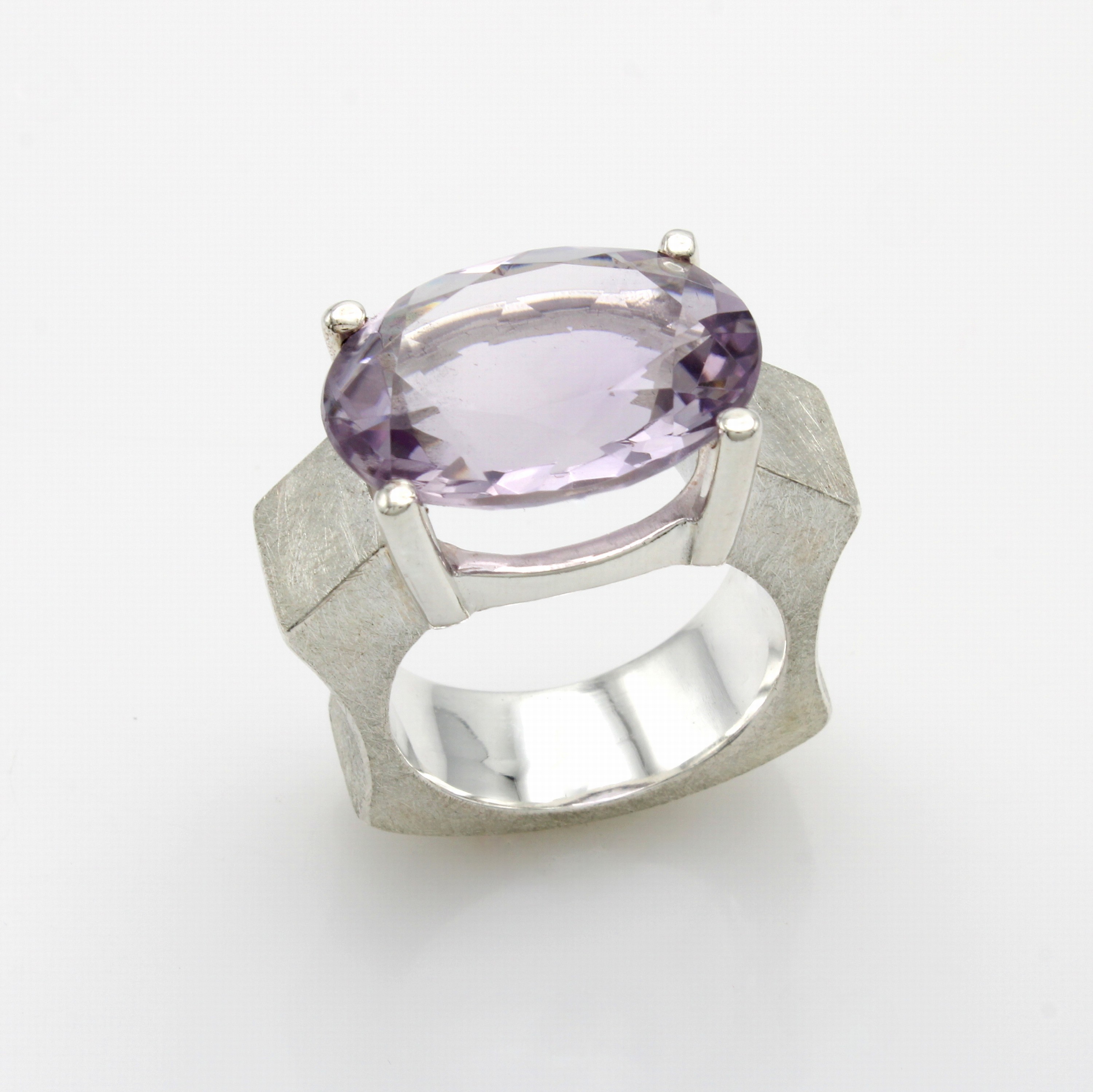 Image 27133875 - Ring mit Amethyst, 925er Silber, Ringschienestrichmatt., ovaler, fac. Amethyst in ...