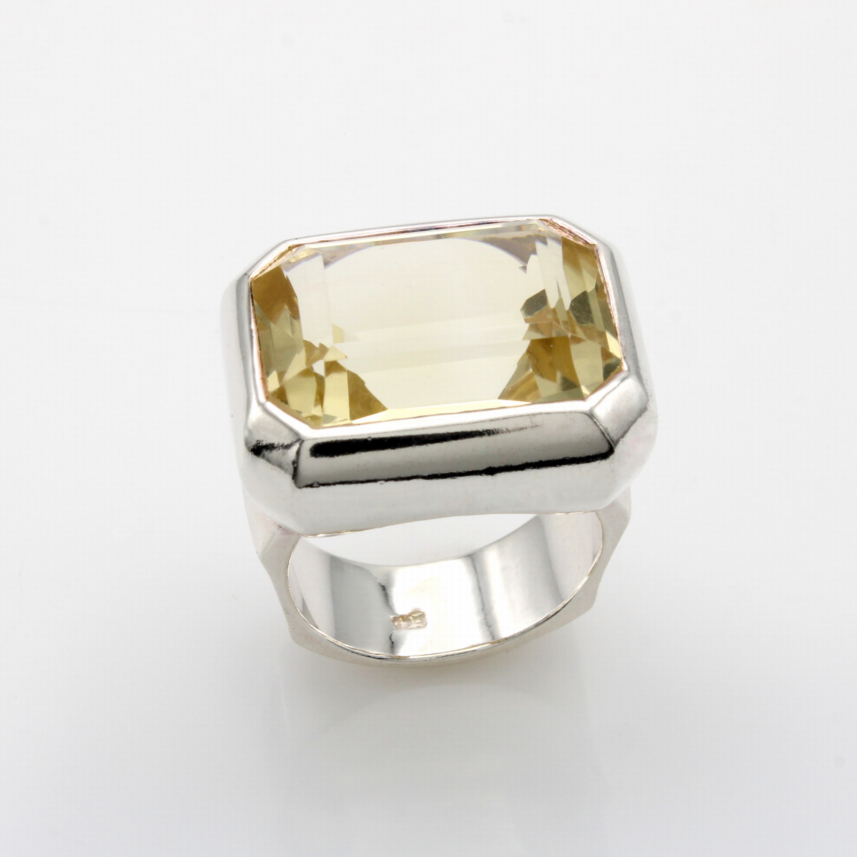 Image 27133887 - Ring mit Citrin, 925er Silber, achteck. Citrin in glatter Fassung, Ringschiene m. seitl. ...