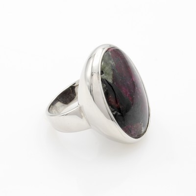 27133864a - Ring mit Eudialith, 925er Silber, ovaler Eudialith in glatter Fassung, RW ca. 54