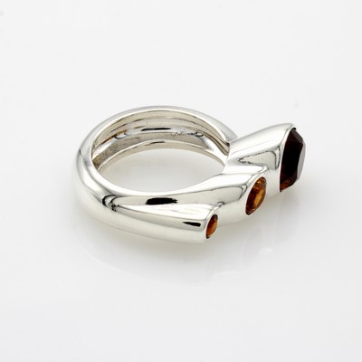 27133868a - Ring mit Citrinen, 925er Silber, drei röhrenförmige, abgestufte Elemente bes. m. fac. ...