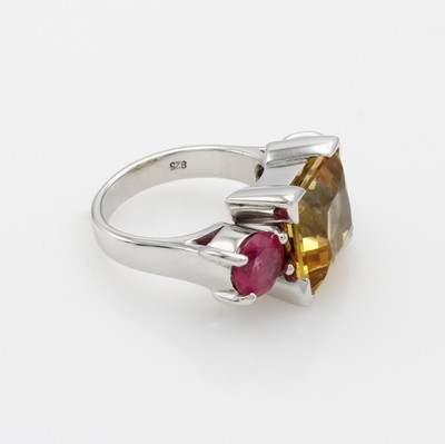 27133870a - Ring mit Farbsteinen, 925er Silber, fac. Citrincarrée ca. 8.25 ct, 2 runde, fac. ...