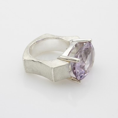 27133875a - Ring mit Amethyst, 925er Silber, Ringschienestrichmatt., ovaler, fac. Amethyst in ...