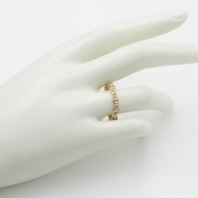 27133876a - Ring mit Brillanten, GG 585/000, trapezförm. Elemente bes. m. 16 Brill. zus. ca. 0.10 ...