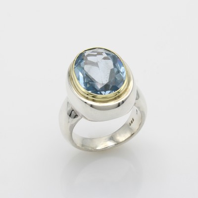 Image Ring mit Blautopas, 925er Silber, fac. Blautopas (beh.) in GG Fassung ca. 14.5 ct, RWca. ...