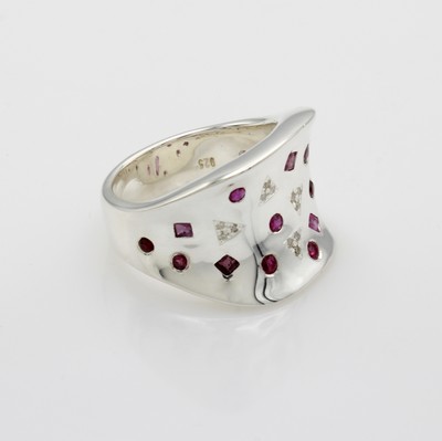 27133890a - Ring mit Rubinen und Diamanten, 925er Silber, konkaver Ringkopf, Rubine gestreut gef. in ...