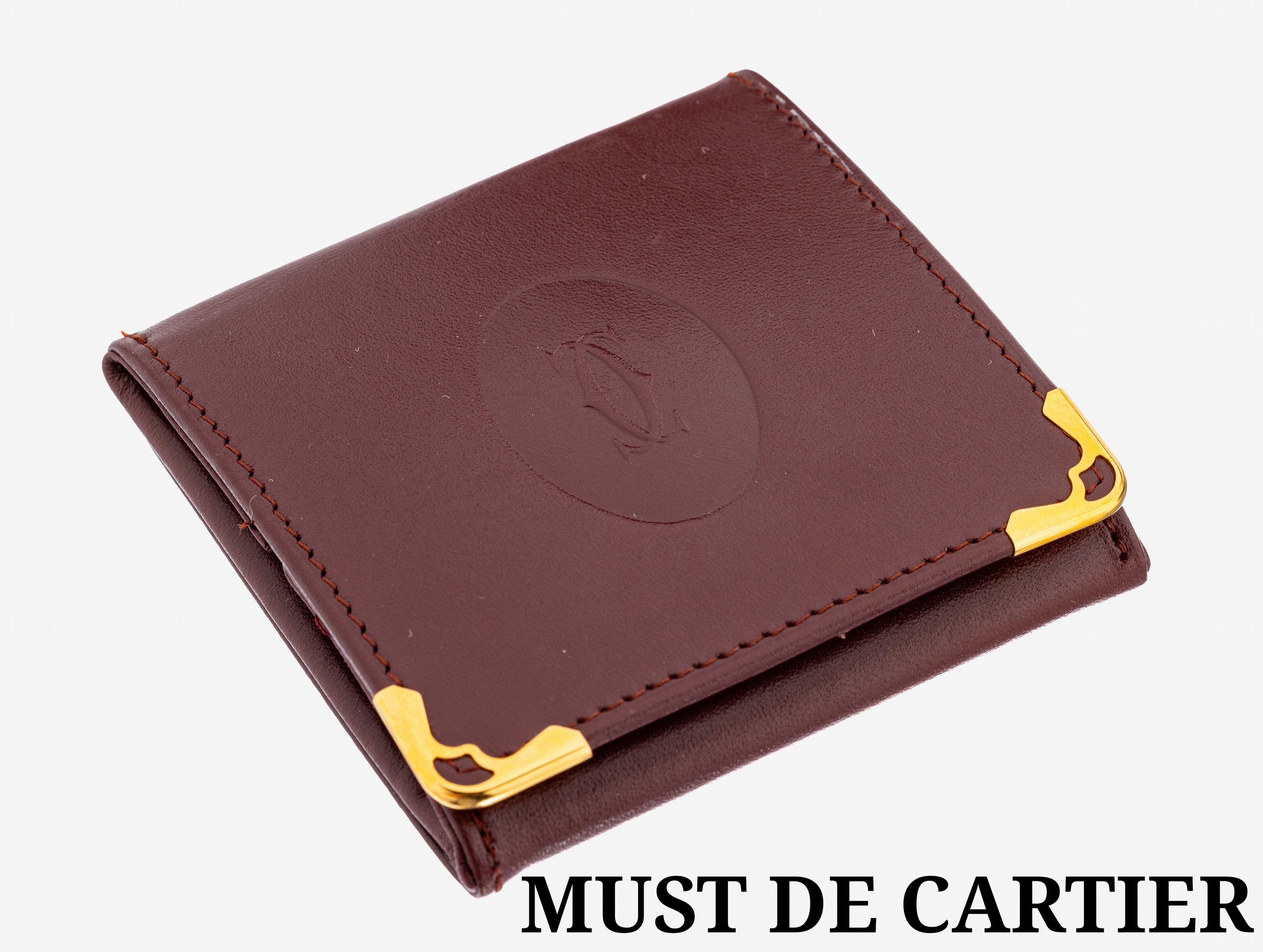 Image 27133944 - MUST DE CARTIER Münzportemonnaie, bordeauxrotes Leder, quadratische Form mit verg. ...