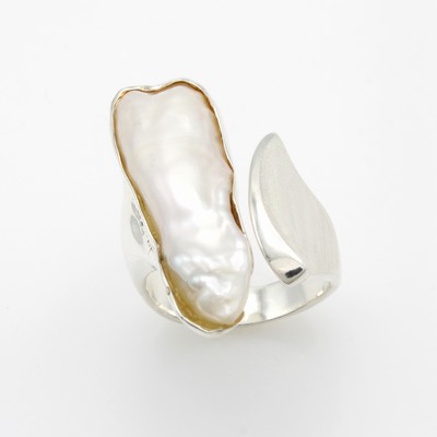 Image Ring mit Süßwasserzuchtperle, 925er Silber, matt., offen gearb., längl., unförmige ...