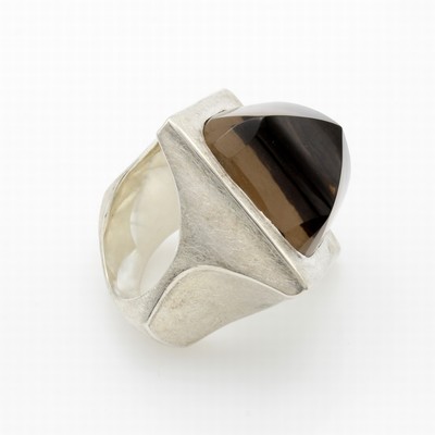 27133903a - Ring mit Rauchquarz, 925er Silber strichmatt., Bullet-Cut Cabochon, Ringschiene m. ...