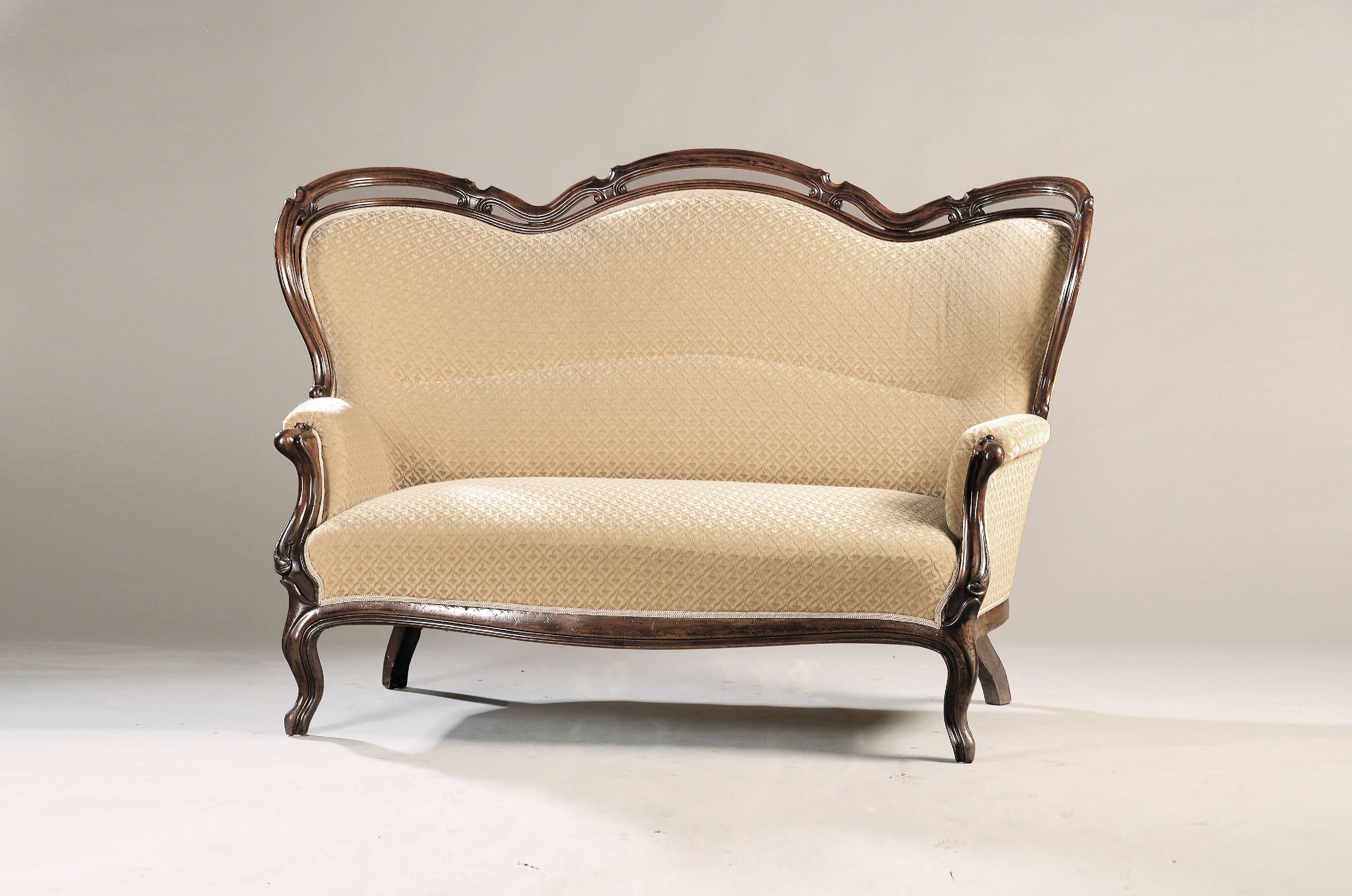 Image 27134025 - Sofa, Louis-Philippe, um 1870, Nußbaum massiv, mehrfach geschweift, aufwendige ...