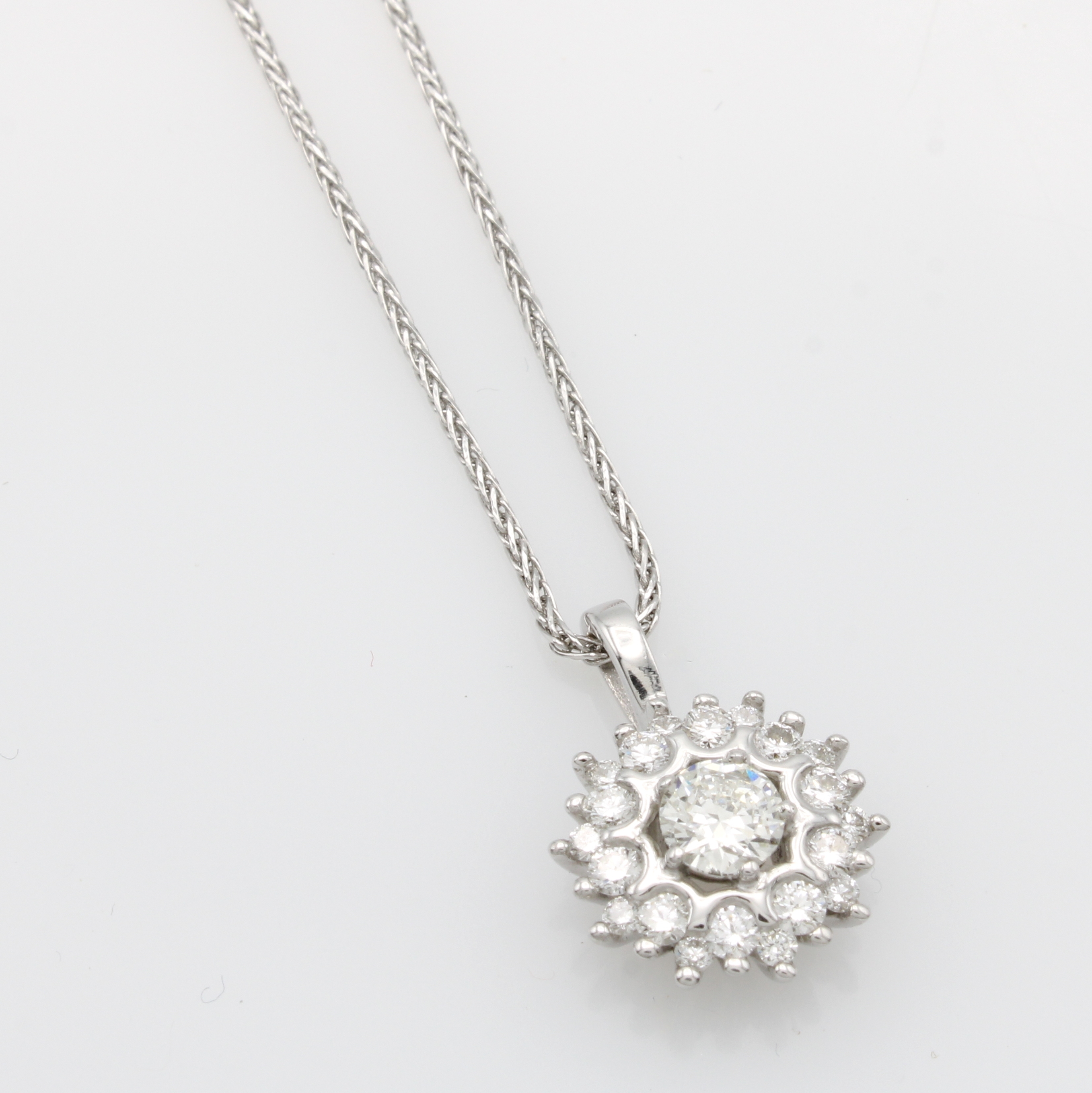 Image 27134236 - Anhänger mit Brillanten an Kette, WG 585/000, Solitär ca. 0.30 ct umfasst v. ...