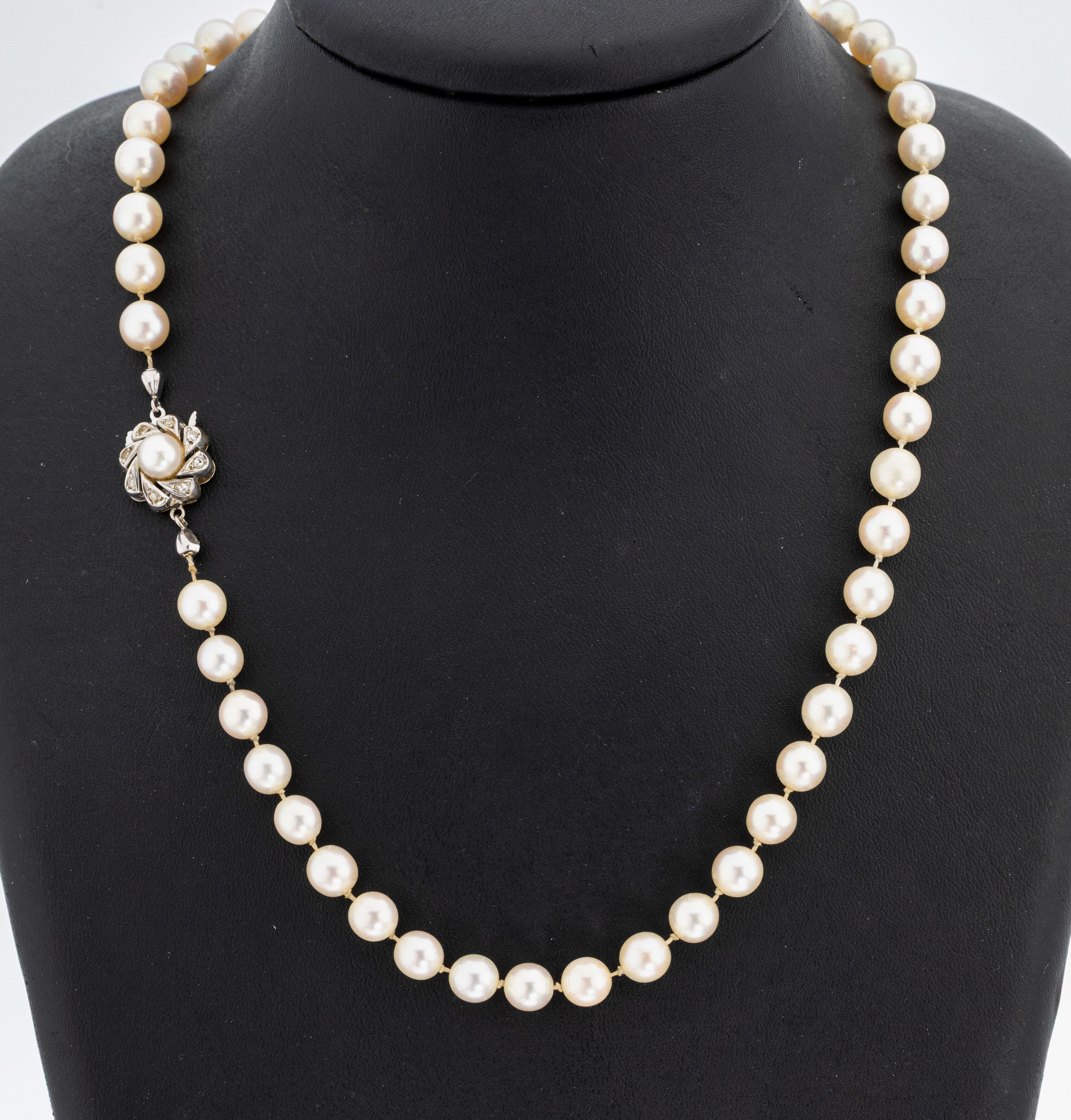 Image 27134250 - Perl-Collier mit 14 kt Gold Diamant-Schließe, GG/WG 585/000, Akoyazuchtperlen, D. ca. ...