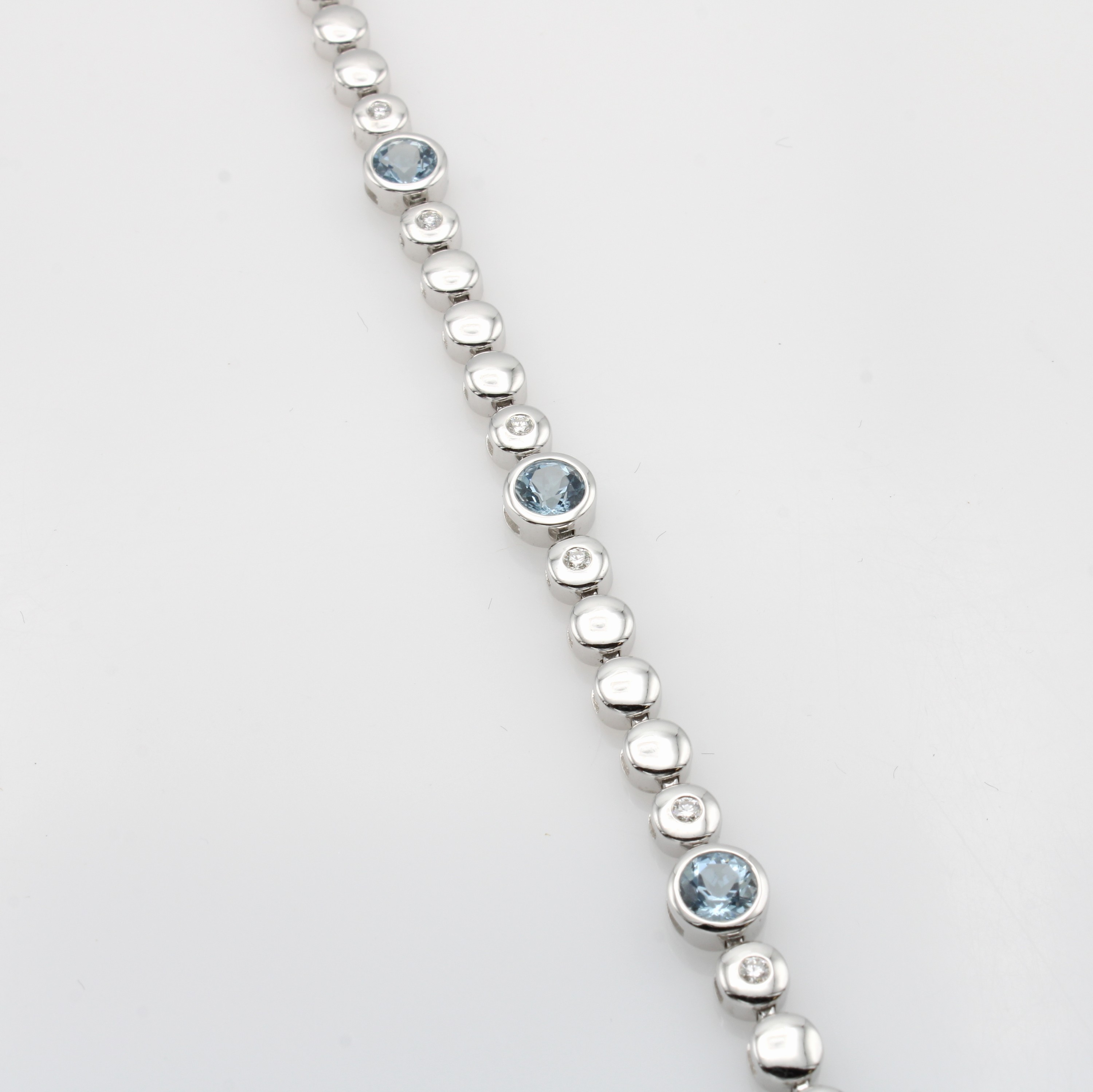 Image 27134257 - Armband mit Aquamarinen und Brillanten, WG 585/000, 3 Aquam. je ca. 5 mm, 6 Brill. zus. ...