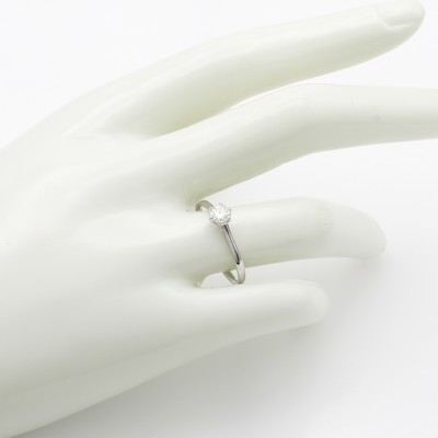 27134209a - Ring mit Brillant, WG 585/000, Brill. in Krappenfassung ca. 0.30 ct Weiß/si, RW ca. 56 ...