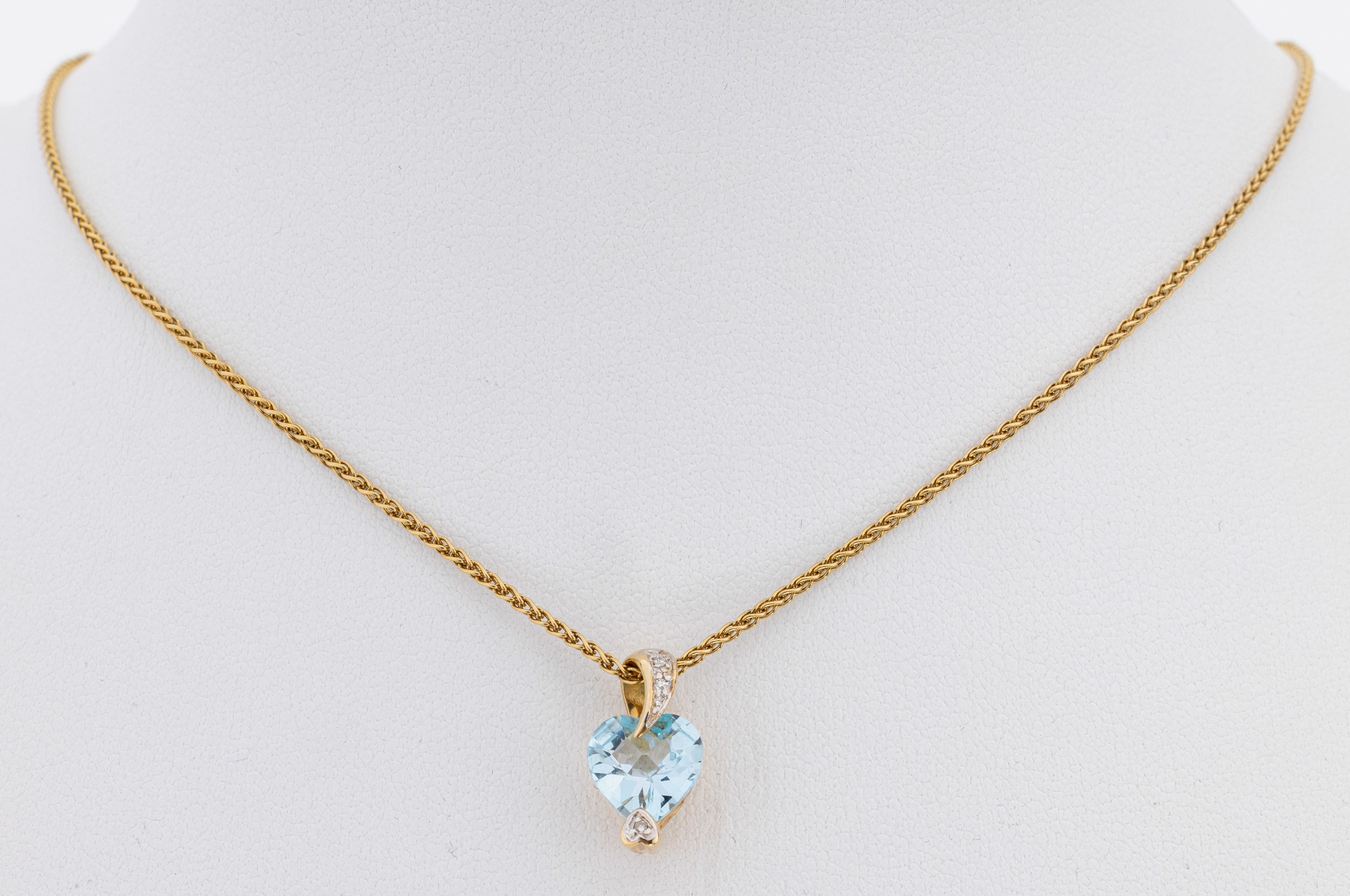 Image 27134517 - 14 kt Gold Topas-Diamant-Anhänger, GG 585/000, facett. Blautopas-Herz ca. 1.50 ct, ...