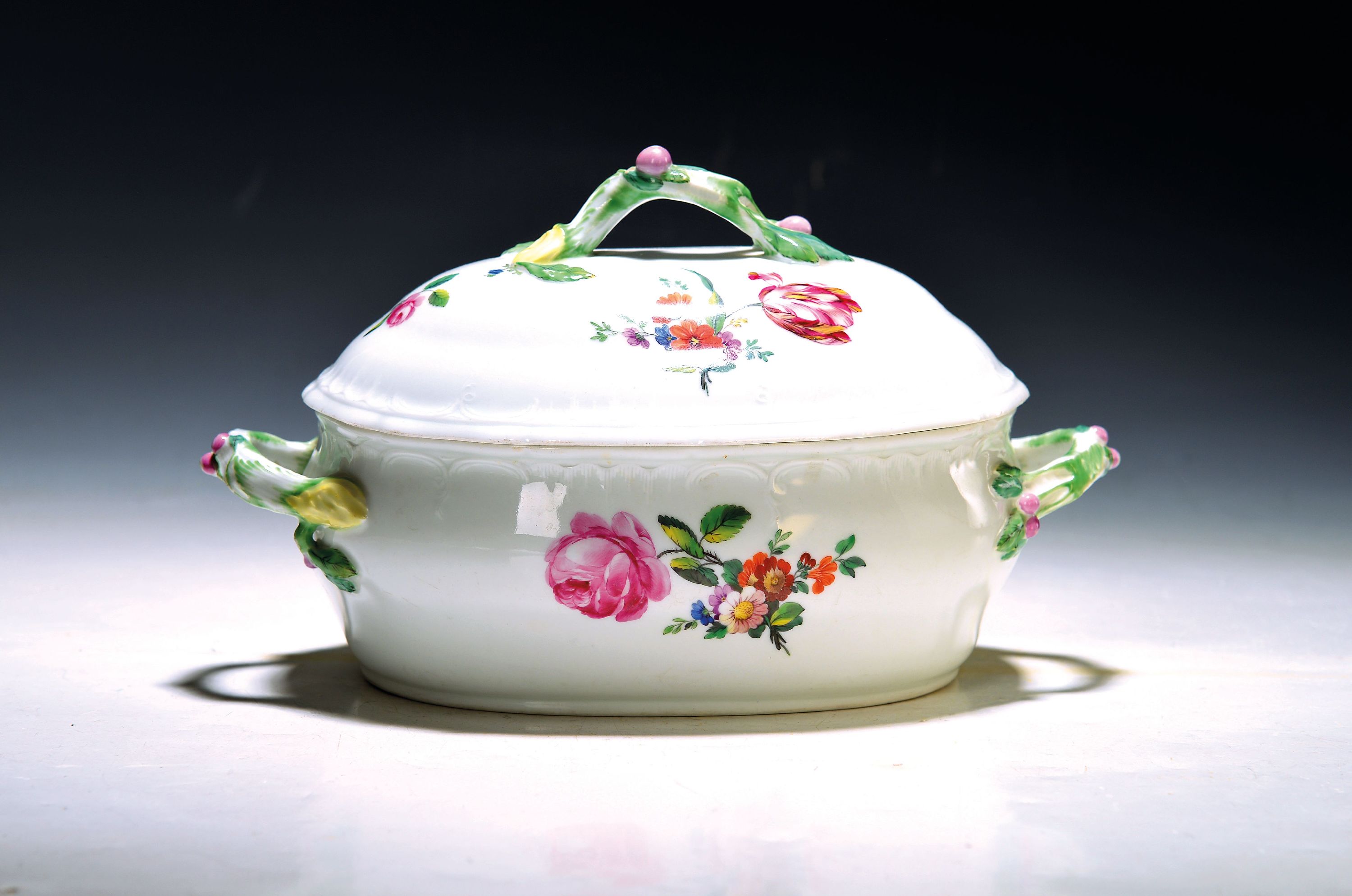 Image 27134531 - Deckelschüssel, KPM Berlin um 1780-1800, Porzellan, Asthenkel, deutsche Blumen in ...