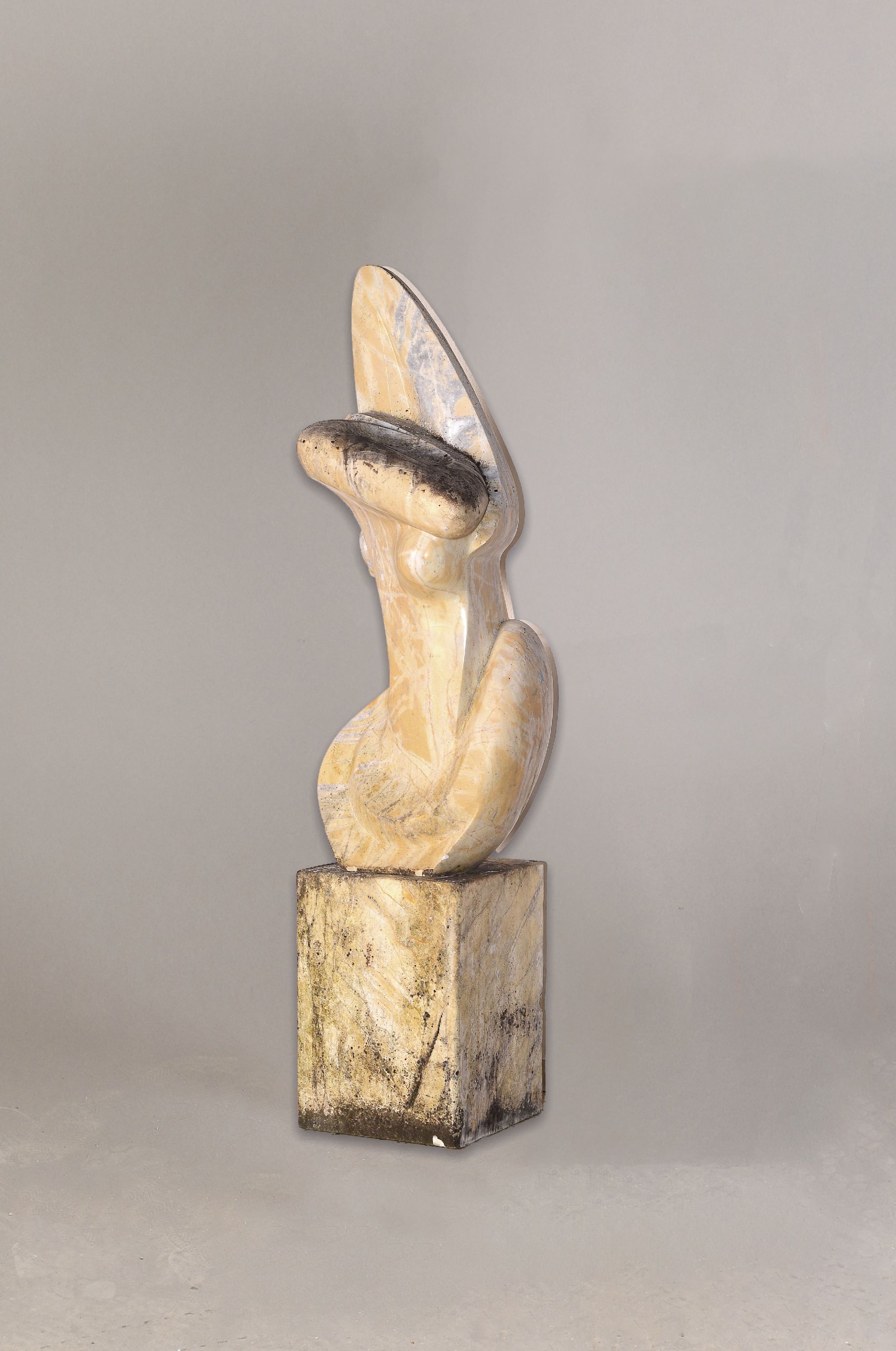 Image 27134532 - Gartenfigur, zweiteilig auf passendem Quader, Darstellung: abstrakter Akt, aus Marmor ...