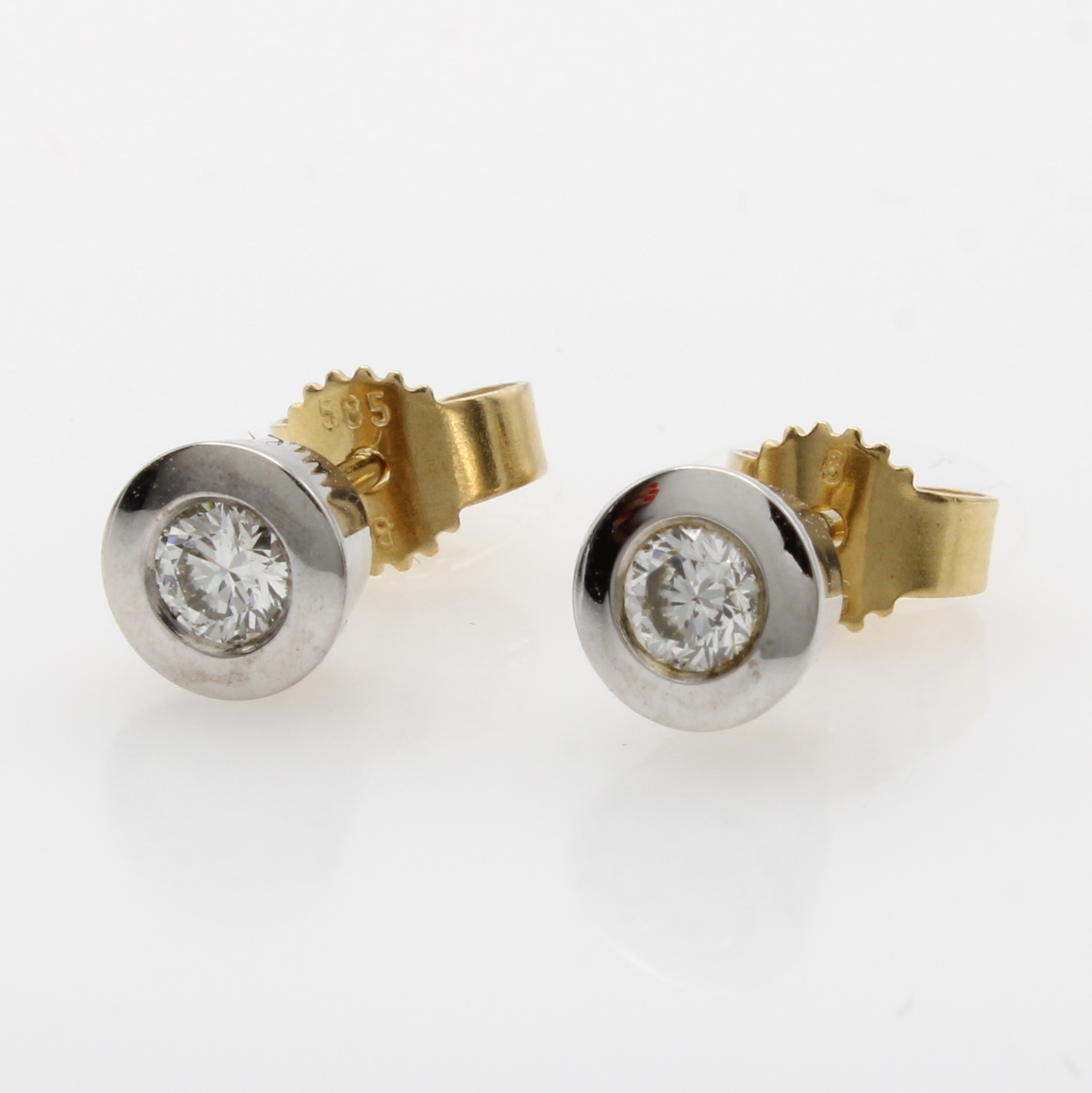 Image 27134578 - Paar Ohrstecker mit Brillanten, GG/WG 585/ 000, 2 Brill. in breiten, glatten Fassungen ...