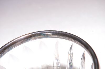 27134529b - Drei Teile Tafelzubehör: Bonboniere mit Silberdeckel und Silbermontur, optisch ...