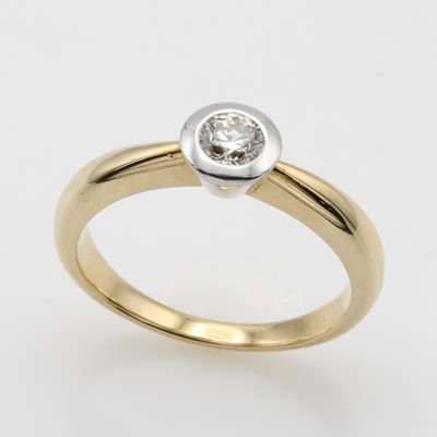 Image Ring mit Brillantsolitär, GG/WG 585/000, Brill. in breiter, glatter Fassung ca. 0.30 ct ...