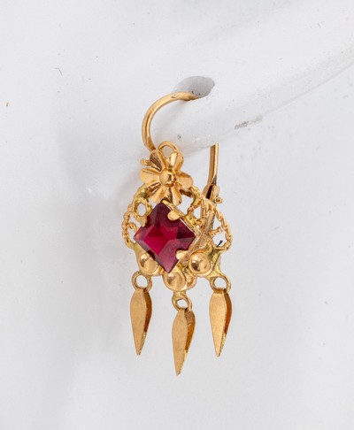 27134583a - Paar 18 kt Gold Ohrhänger, GG 750/000 gepr., Filigranarbeit mit Blüten und bewegl. ...