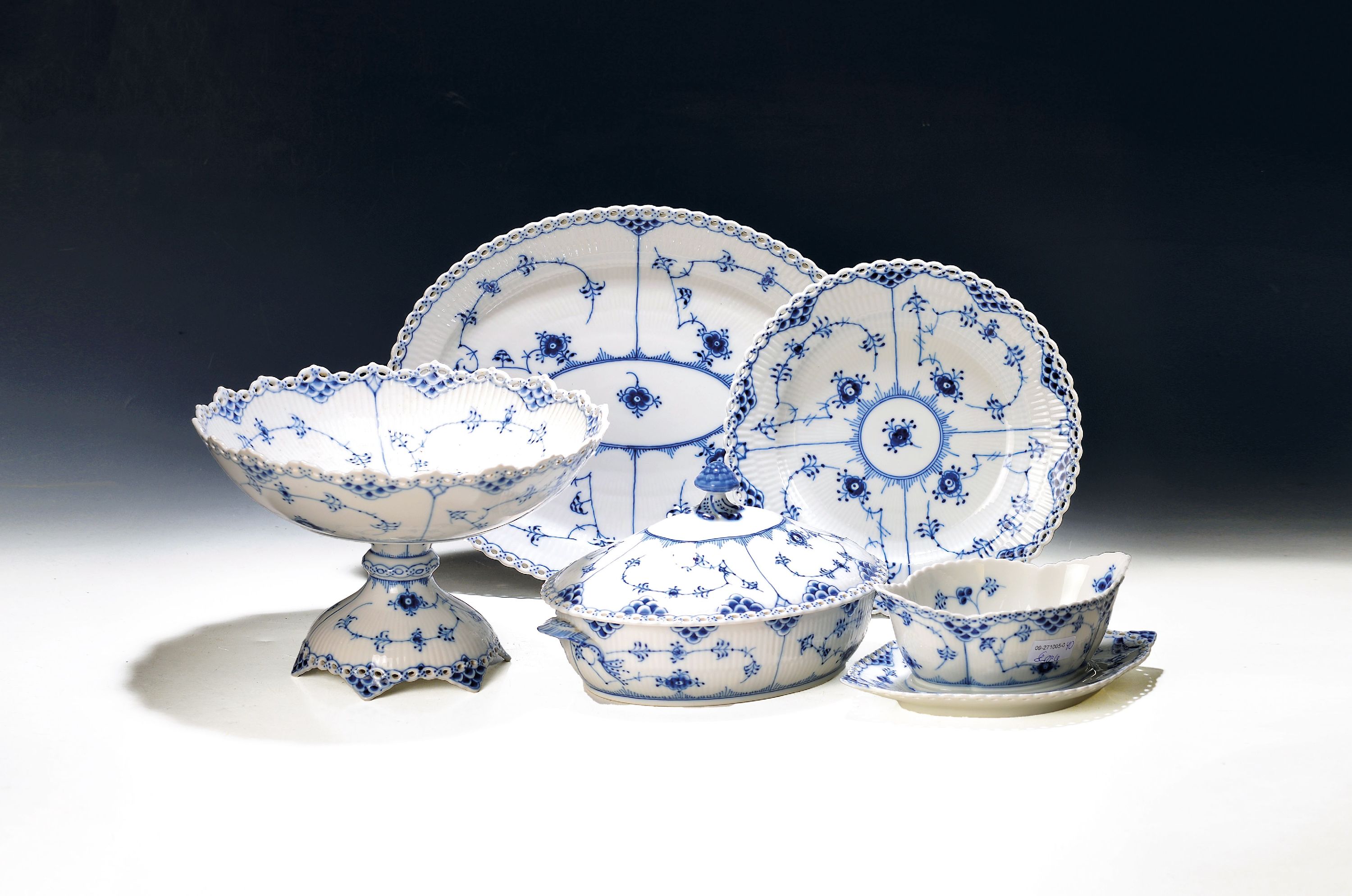 Image 27134884 - Tafelservice, Royal Copenhagen, Musselmalet Vollspitze, komplett für 8 Personen, 8 ...