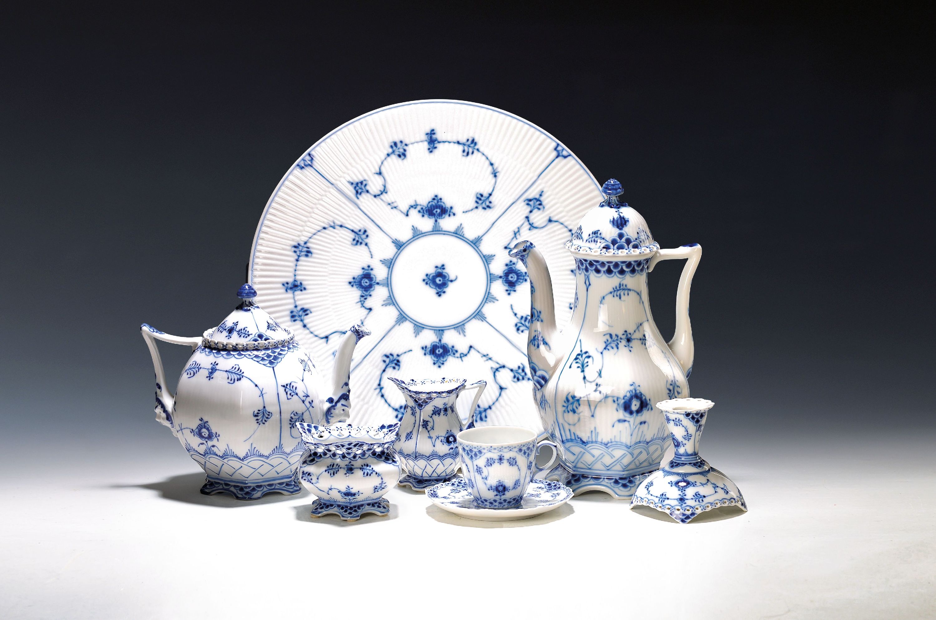 Image 27134907 - Coffee service, Royal Copenhagen, full lace for 6 people, porcelain, tea and coffee pot, ...