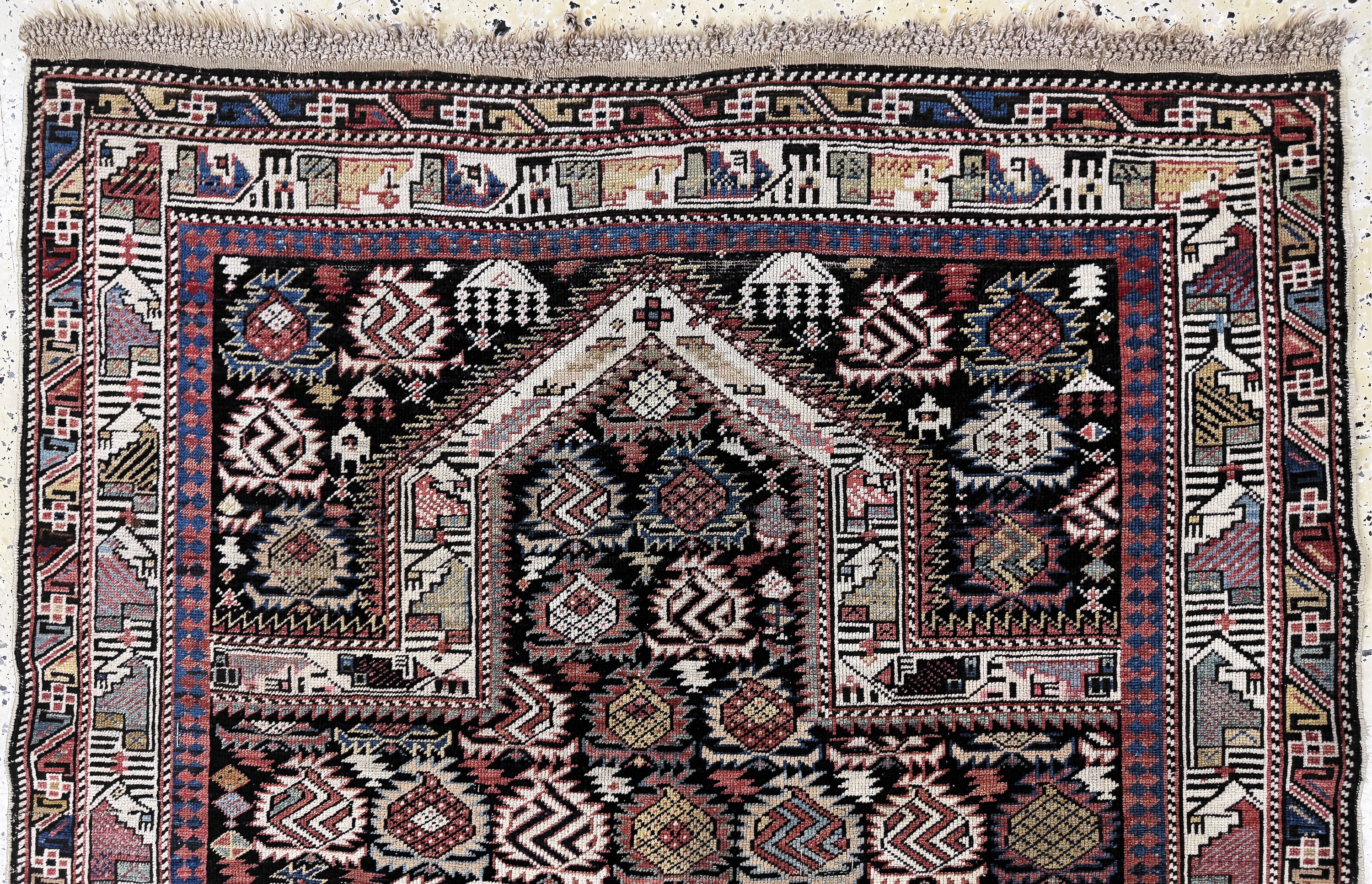Detail a: "Marasali"Gebetsteppich antik, Kaukasus, 19.Jhd, Wolle auf Wolle, ca. 130 x 125 cm, EHZ: 2-3