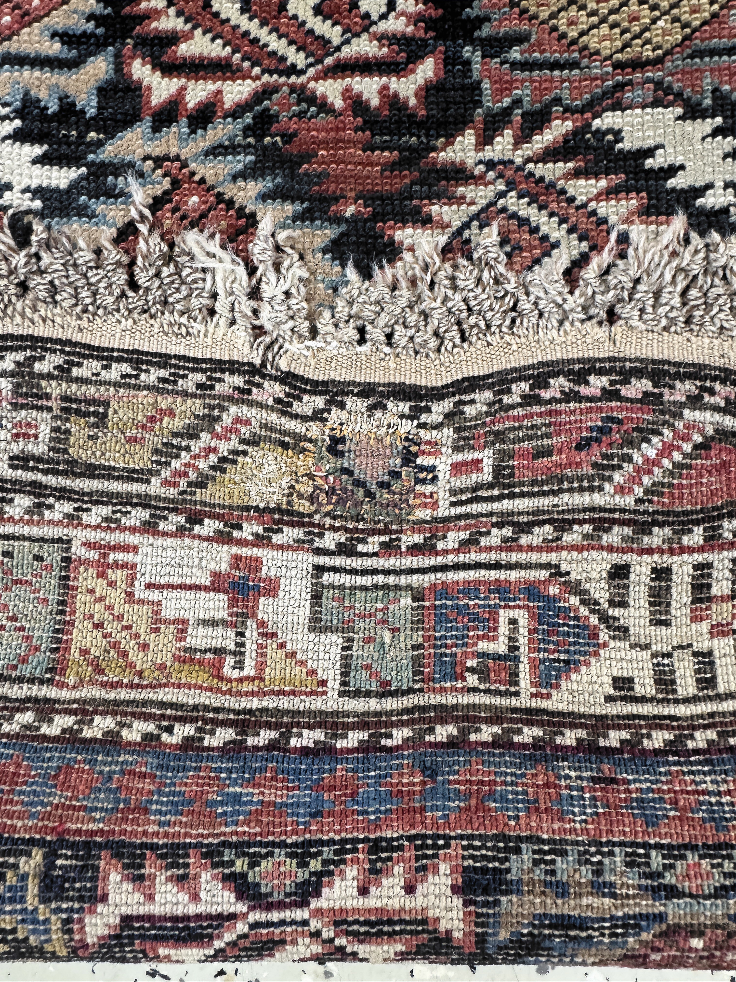 Detail f: "Marasali"Gebetsteppich antik, Kaukasus, 19.Jhd, Wolle auf Wolle, ca. 130 x 125 cm, EHZ: 2-3