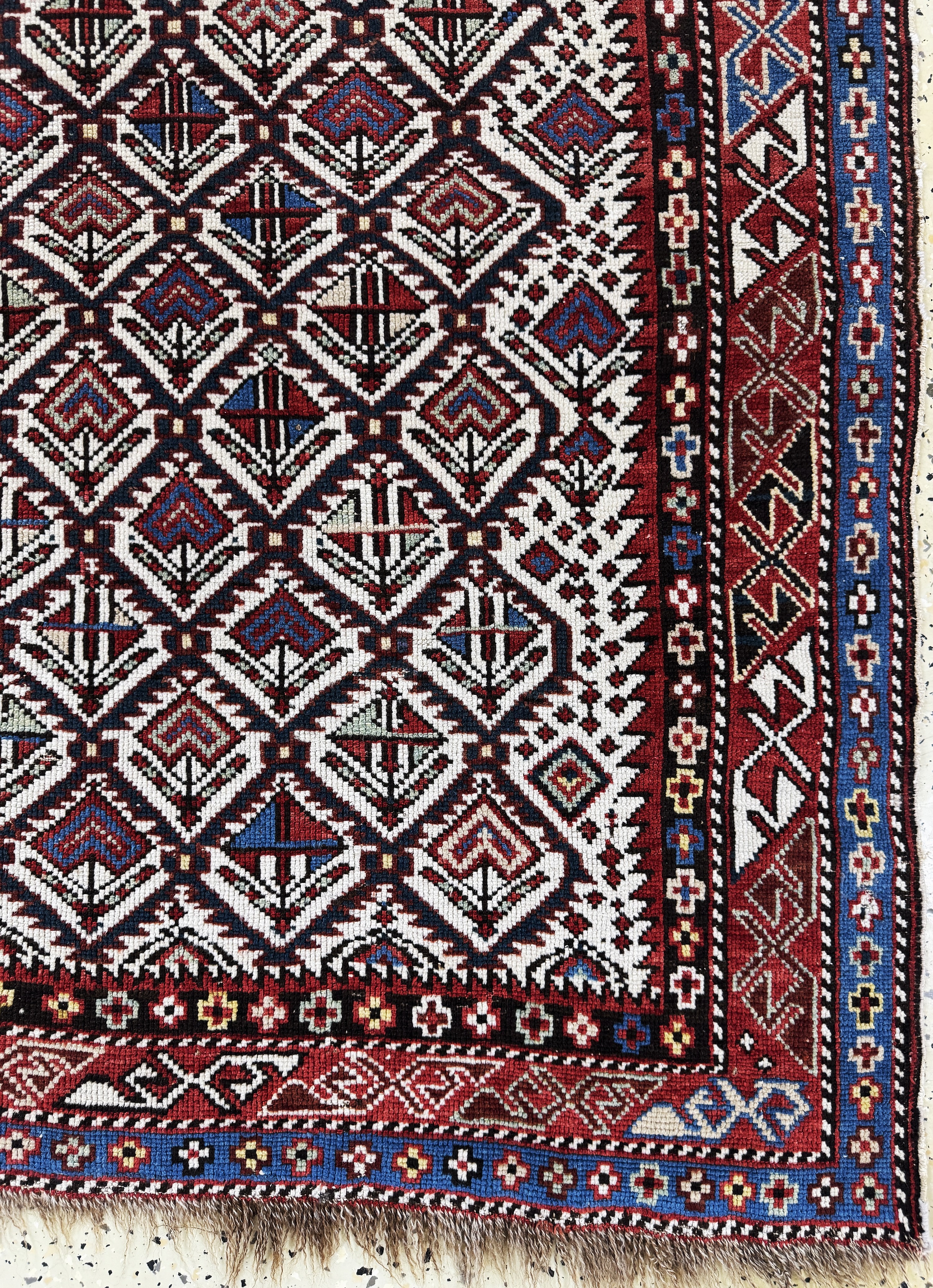 Detail b: "Dagestan"Gebetsteppich anti, Kaukasus, 19.Jhd, Wolle auf Wolle, ca. 144 x 110 cm, EHZ: 2-3