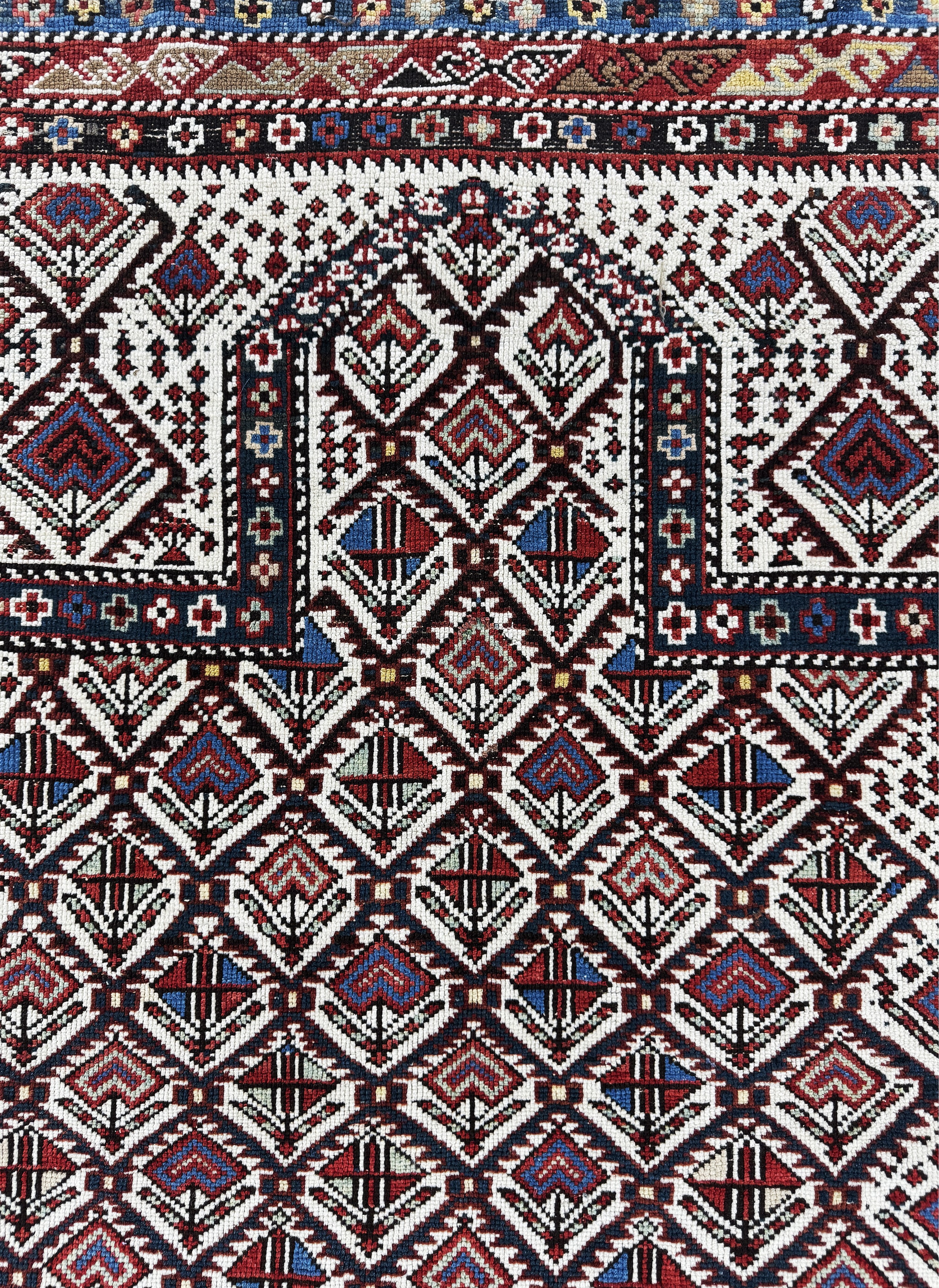 Detail d: "Dagestan"Gebetsteppich anti, Kaukasus, 19.Jhd, Wolle auf Wolle, ca. 144 x 110 cm, EHZ: 2-3