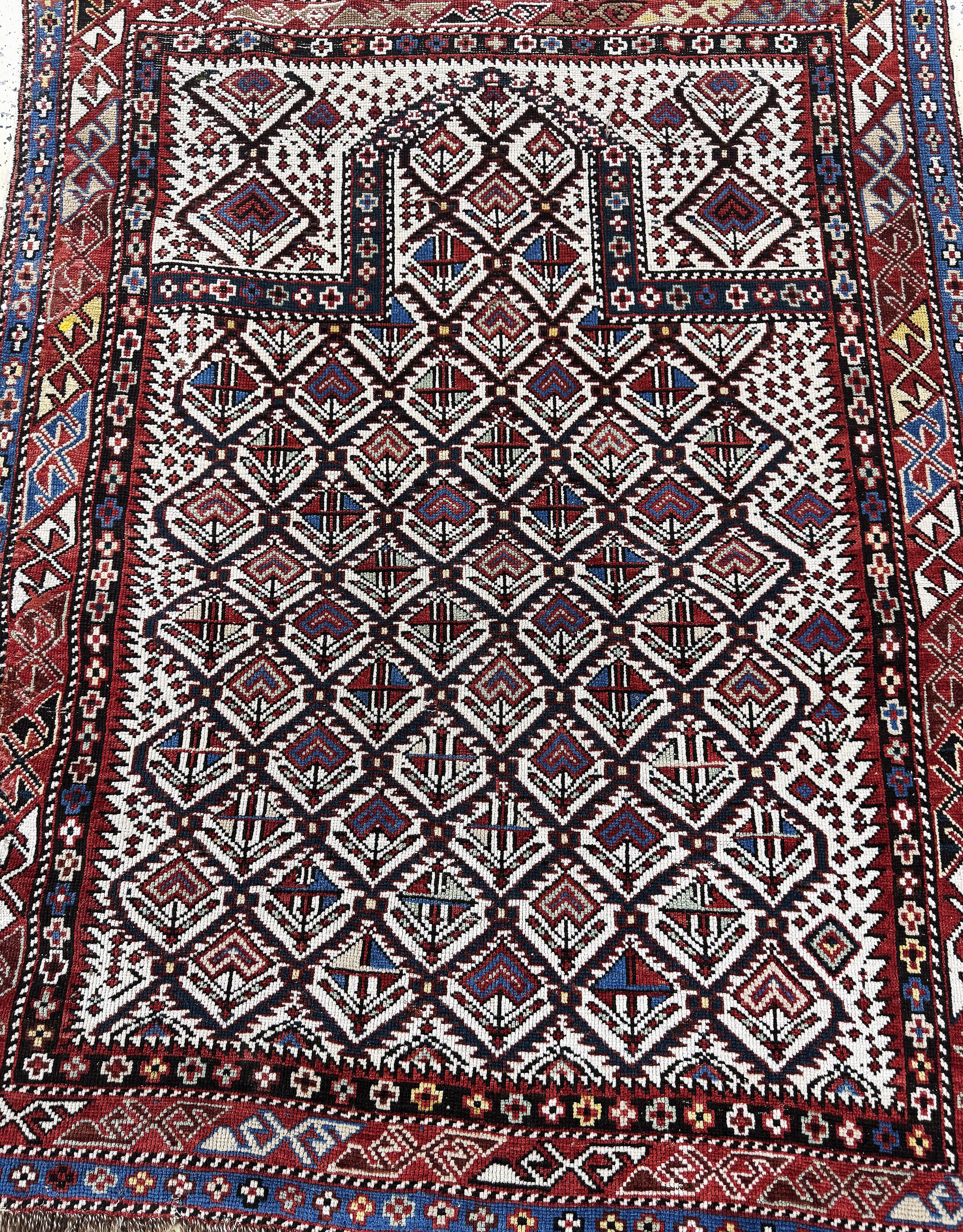 Detail f: "Dagestan"Gebetsteppich anti, Kaukasus, 19.Jhd, Wolle auf Wolle, ca. 144 x 110 cm, EHZ: 2-3