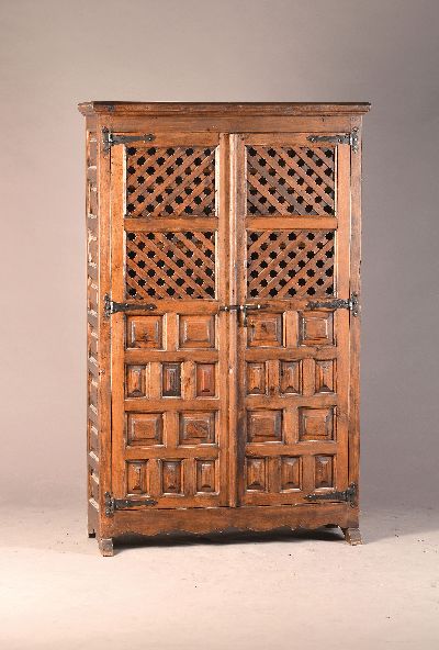 Image Cabinet, 1st h. 20th century, solid teak wood, two doors with lattice wall, elaborate ...